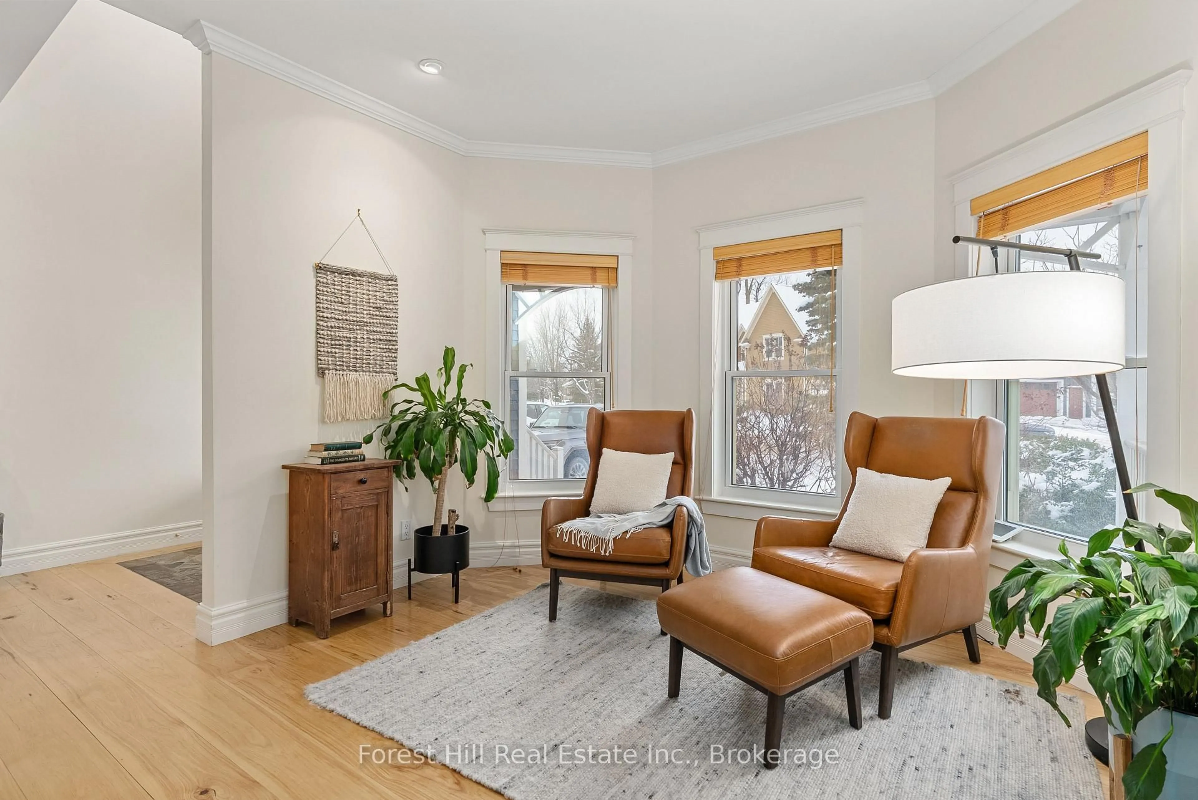 Living room with furniture, unknown for 156 Snowbridge Way, Blue Mountains Ontario L9Y 0V1