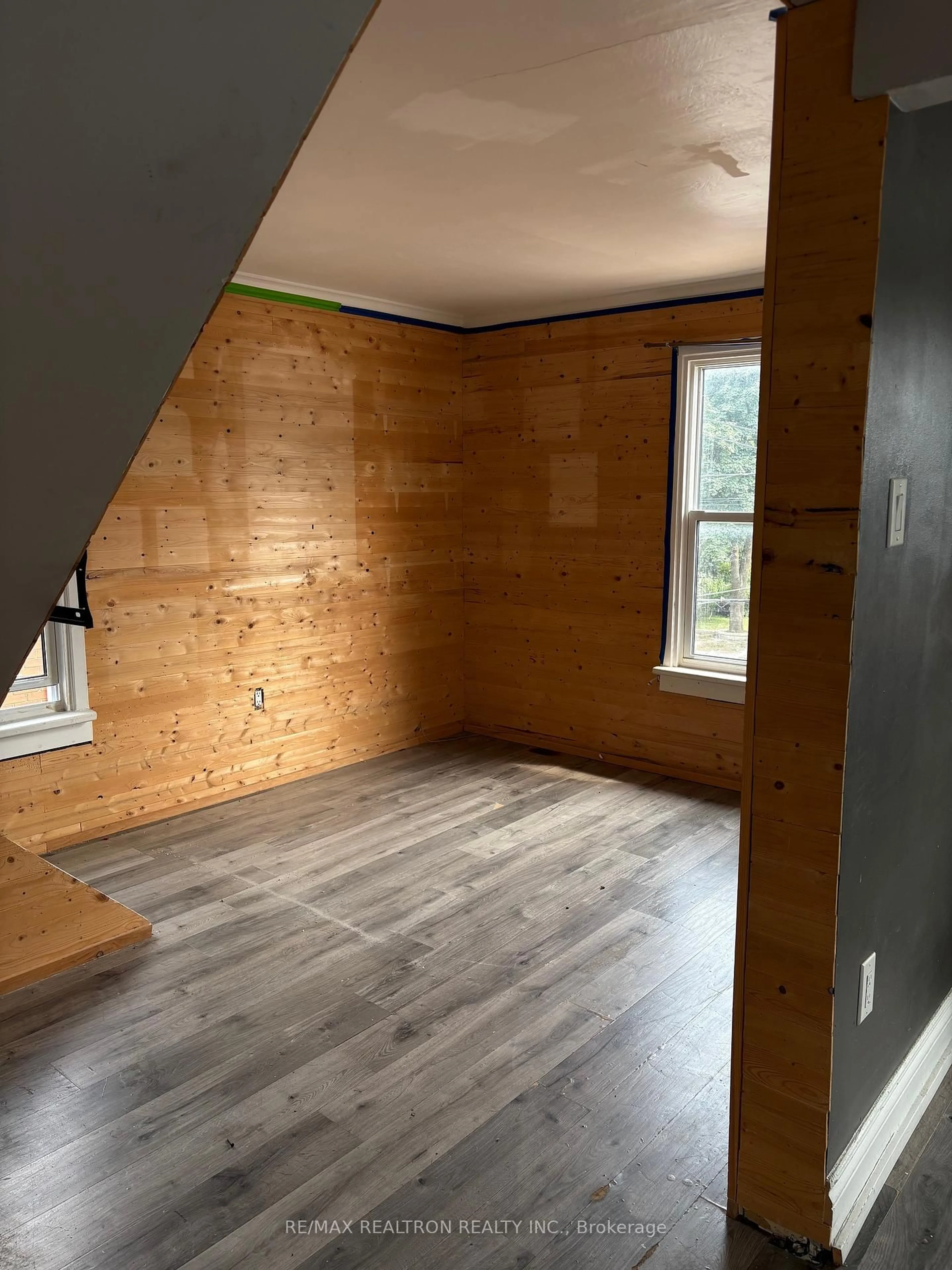 A pic of a room for 4927 Morrison St, Niagara Falls Ontario L2E 2C4