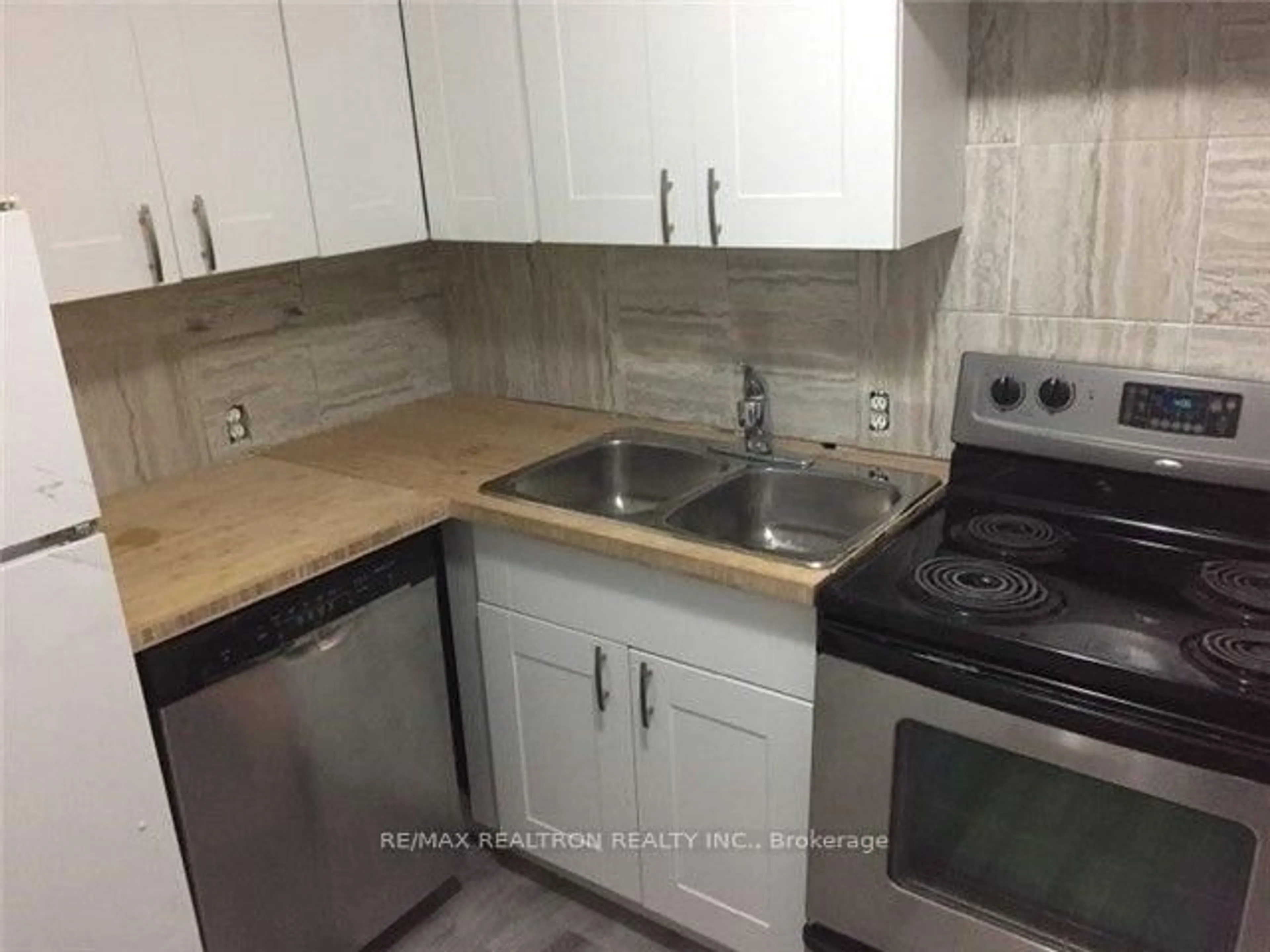 Standard kitchen, unknown for 4927 Morrison St, Niagara Falls Ontario L2E 2C4