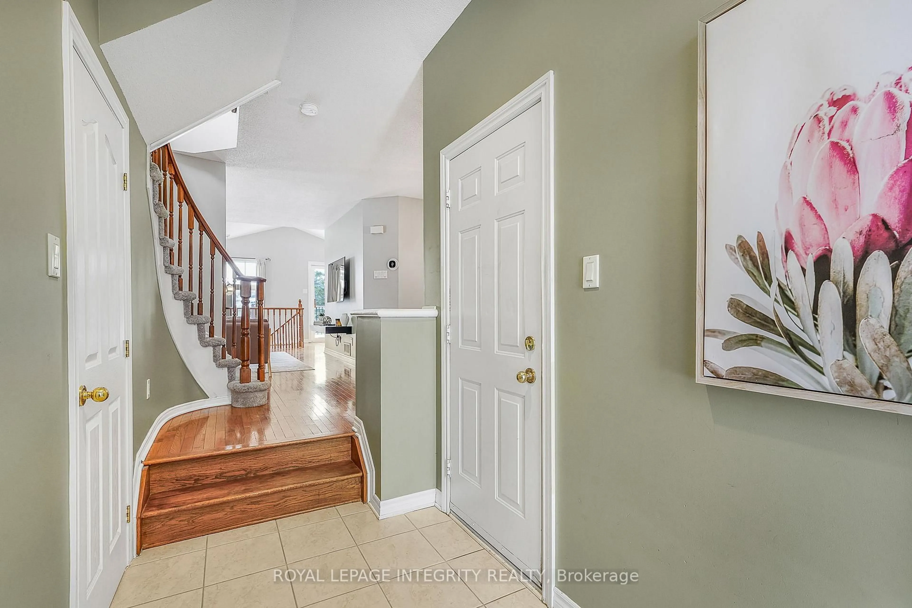 Indoor entryway for 1033 Markwick Cres, Ottawa Ontario K4A 4X5