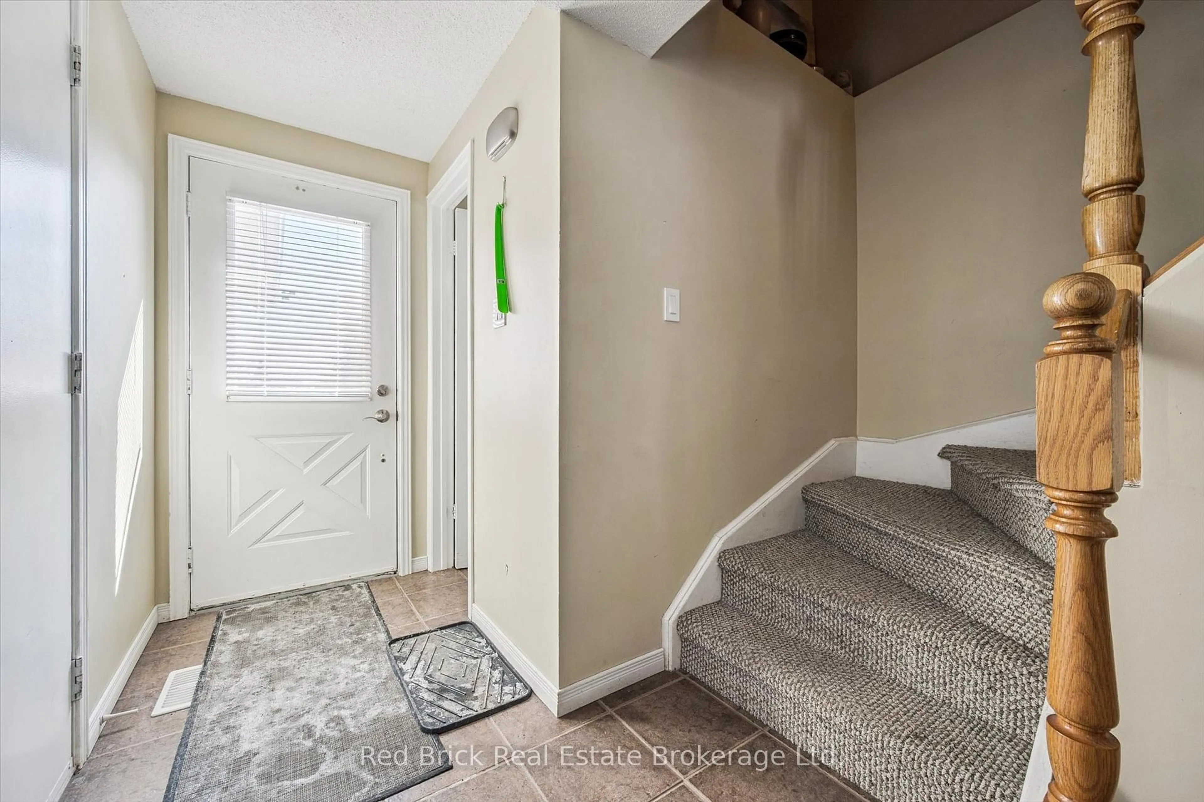 Indoor entryway for 11 Moss Pl, Guelph Ontario N1G 4V1