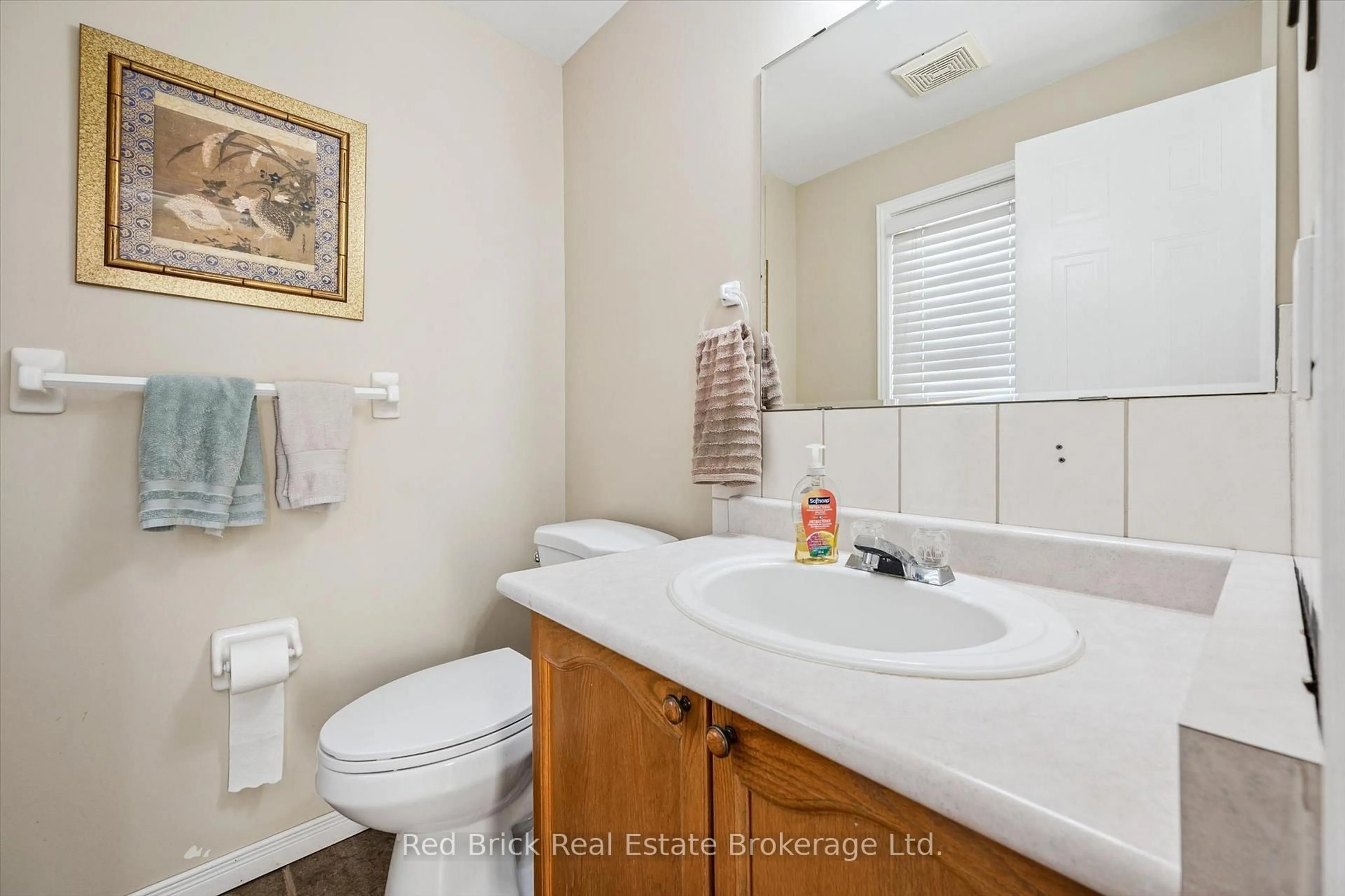 Standard bathroom, ceramic/tile floor for 11 Moss Pl, Guelph Ontario N1G 4V1