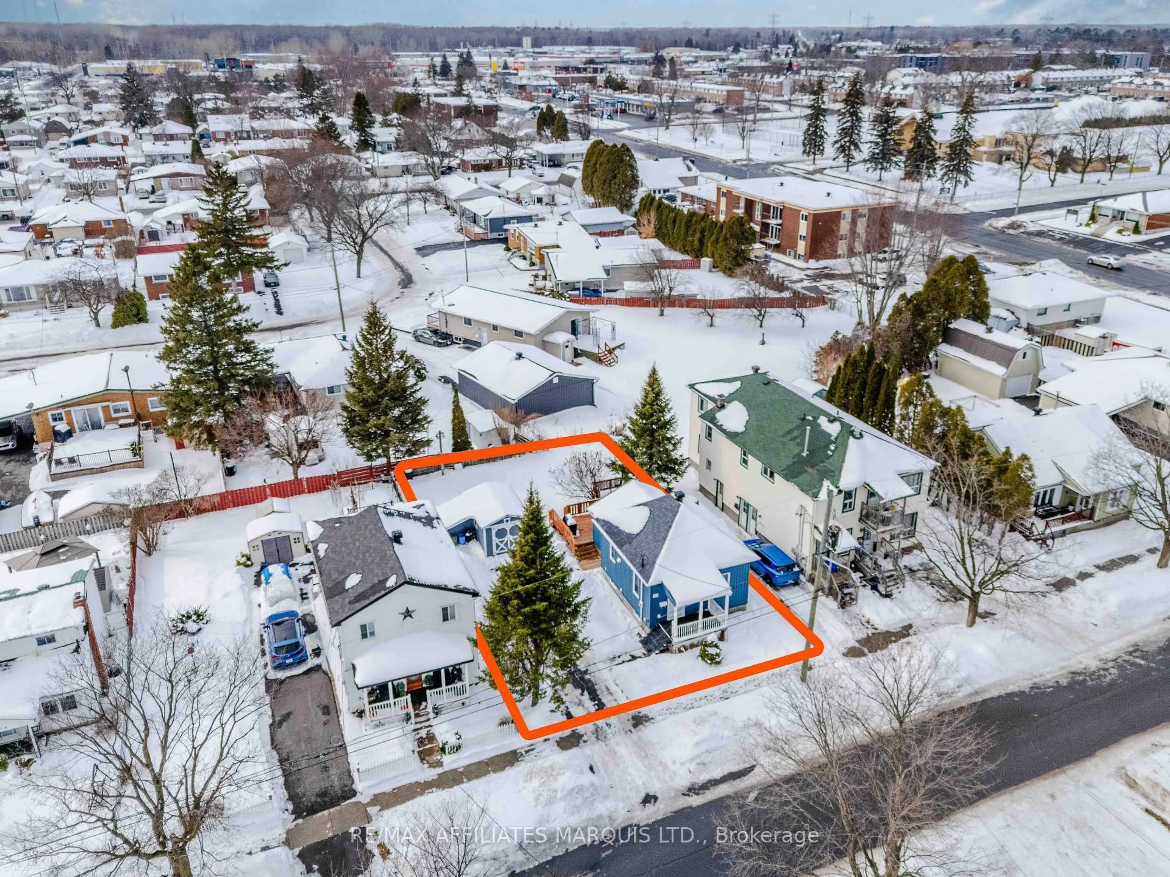 A pic from outside/outdoor area/front of a property/back of a property/a pic from drone, street for 1234 Notre Dame St, Cornwall Ontario K6J 4Y6