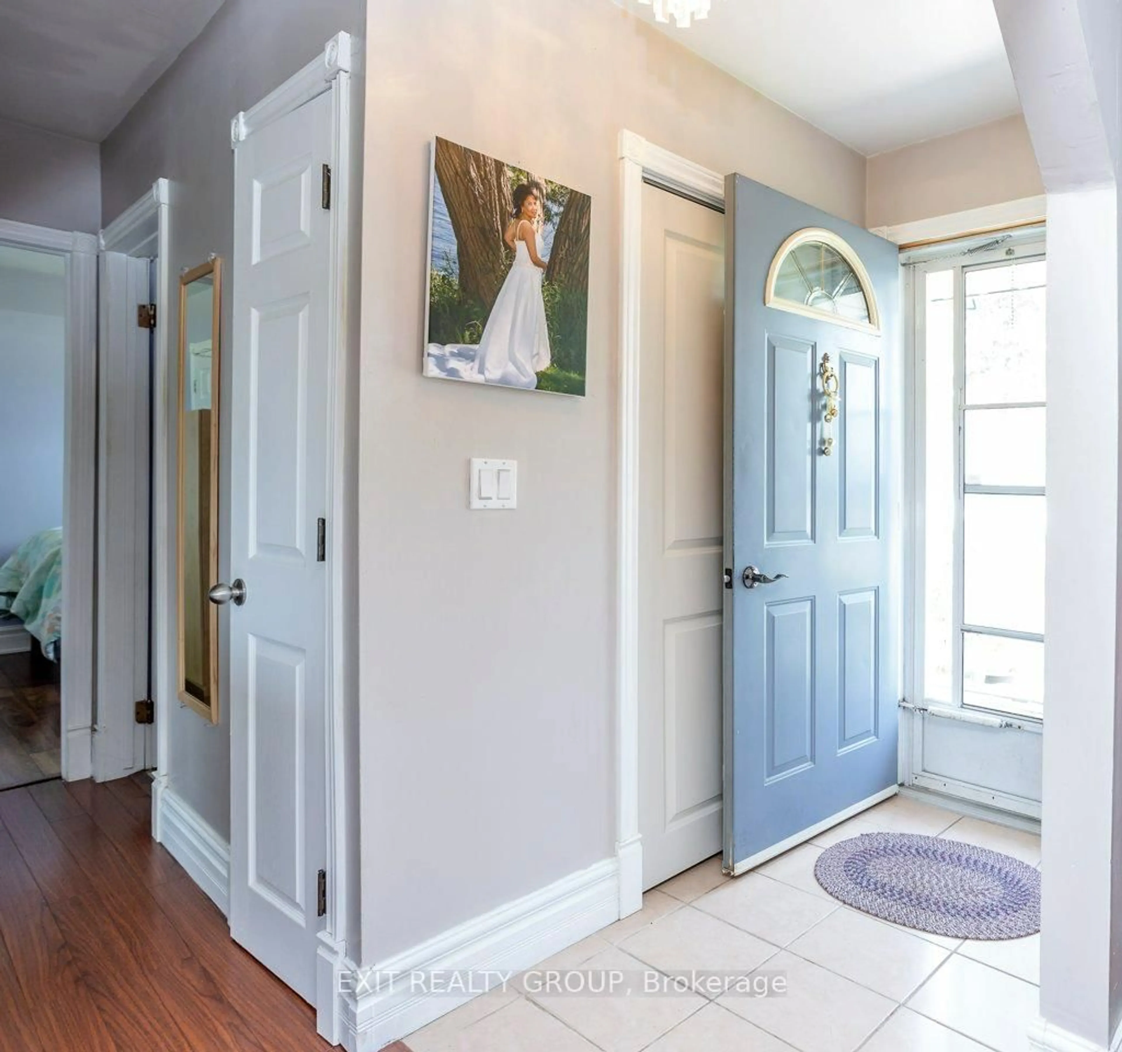 Indoor entryway for 12 Nelson St, Quinte West Ontario K0K 1E0