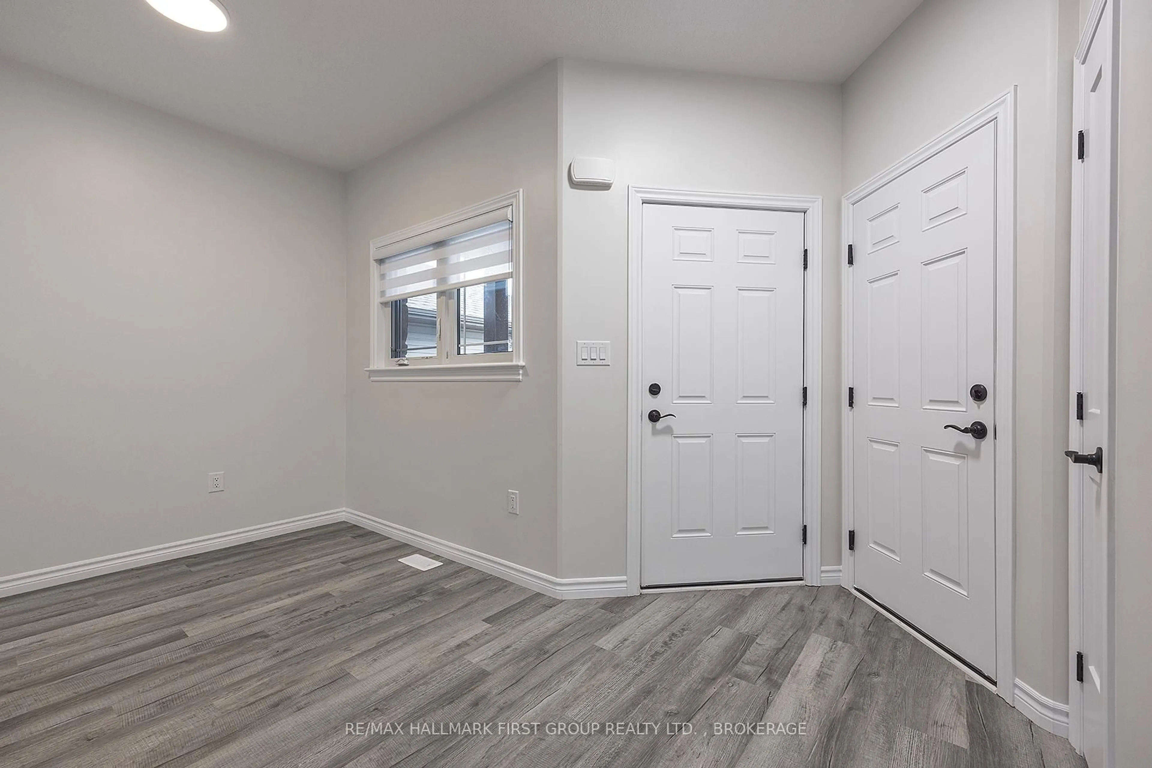 Indoor entryway for 201 Creighton Dr, Bissett Creek Ontario K0H 2H0