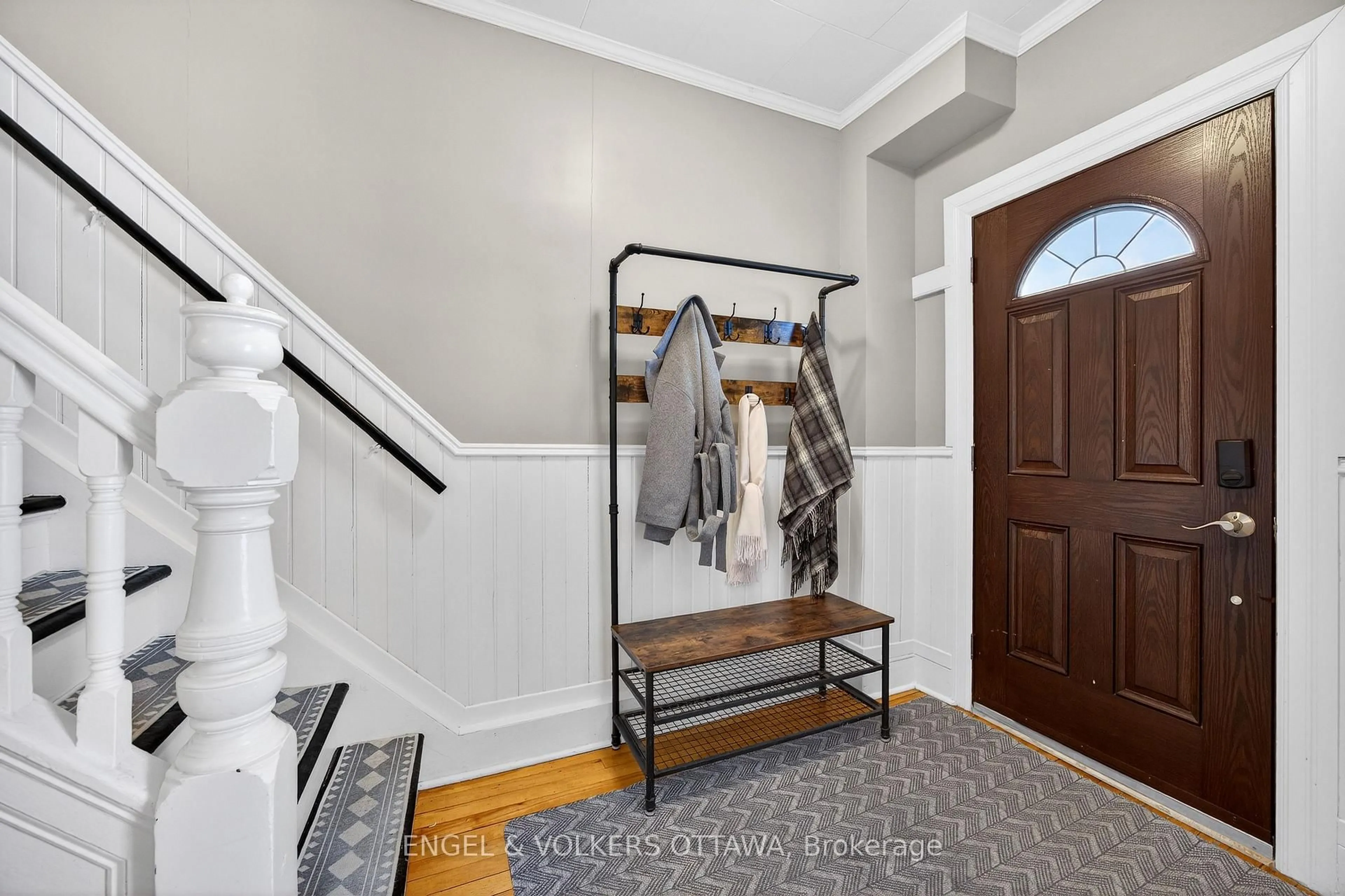 Indoor entryway for 27 King George St, Ottawa Ontario K1K 1V6