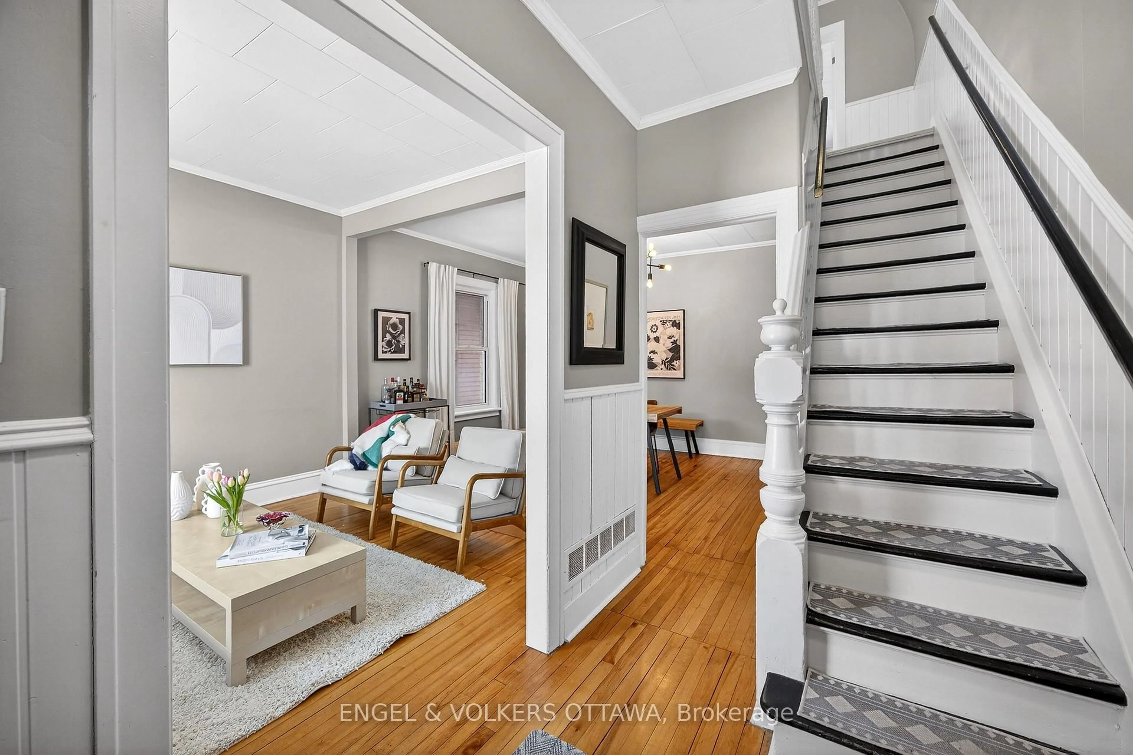 Indoor entryway for 27 King George St, Ottawa Ontario K1K 1V6