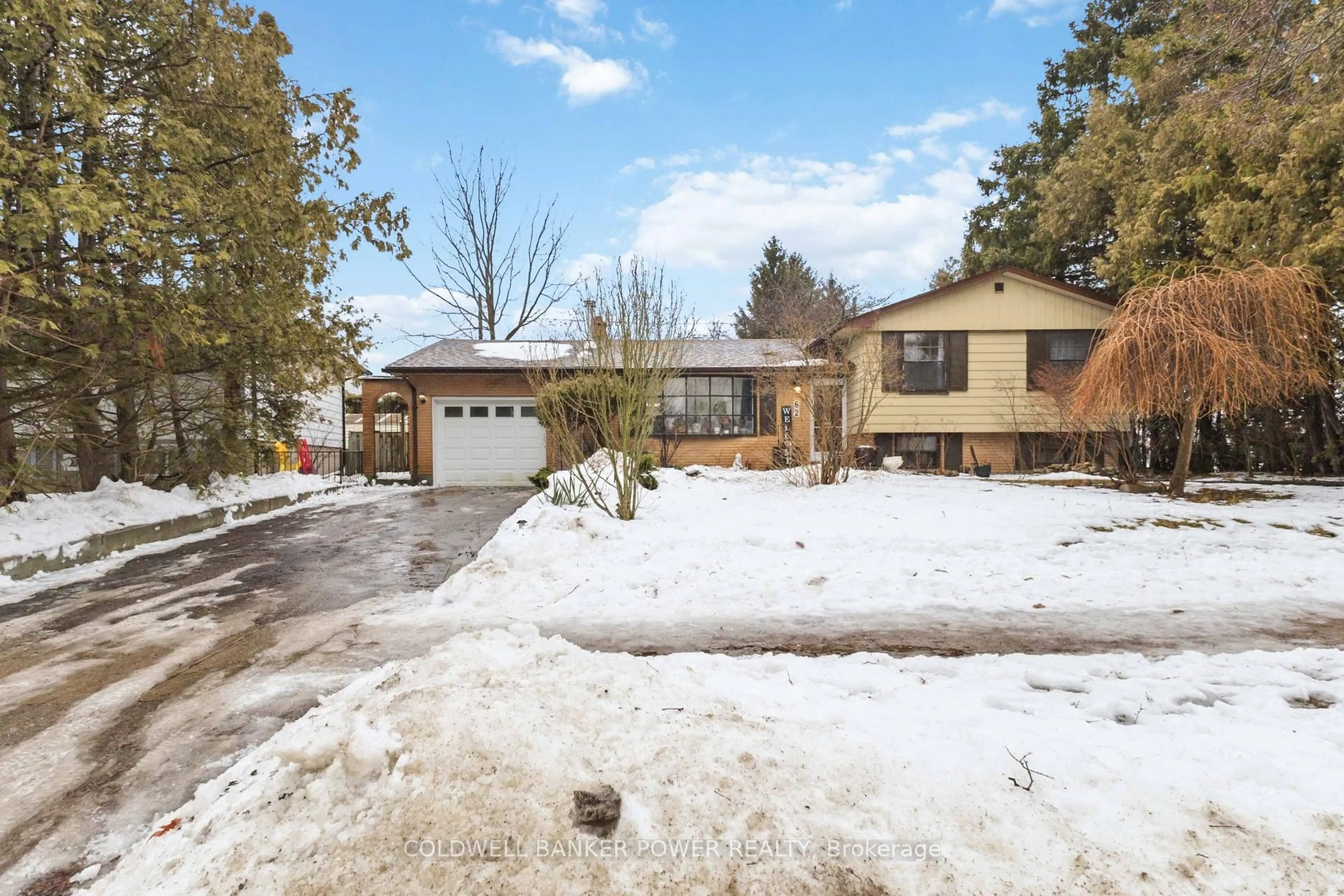 A pic from outside/outdoor area/front of a property/back of a property/a pic from drone, unknown for 62 Deveron Cres, London South Ontario N5Z 4B4