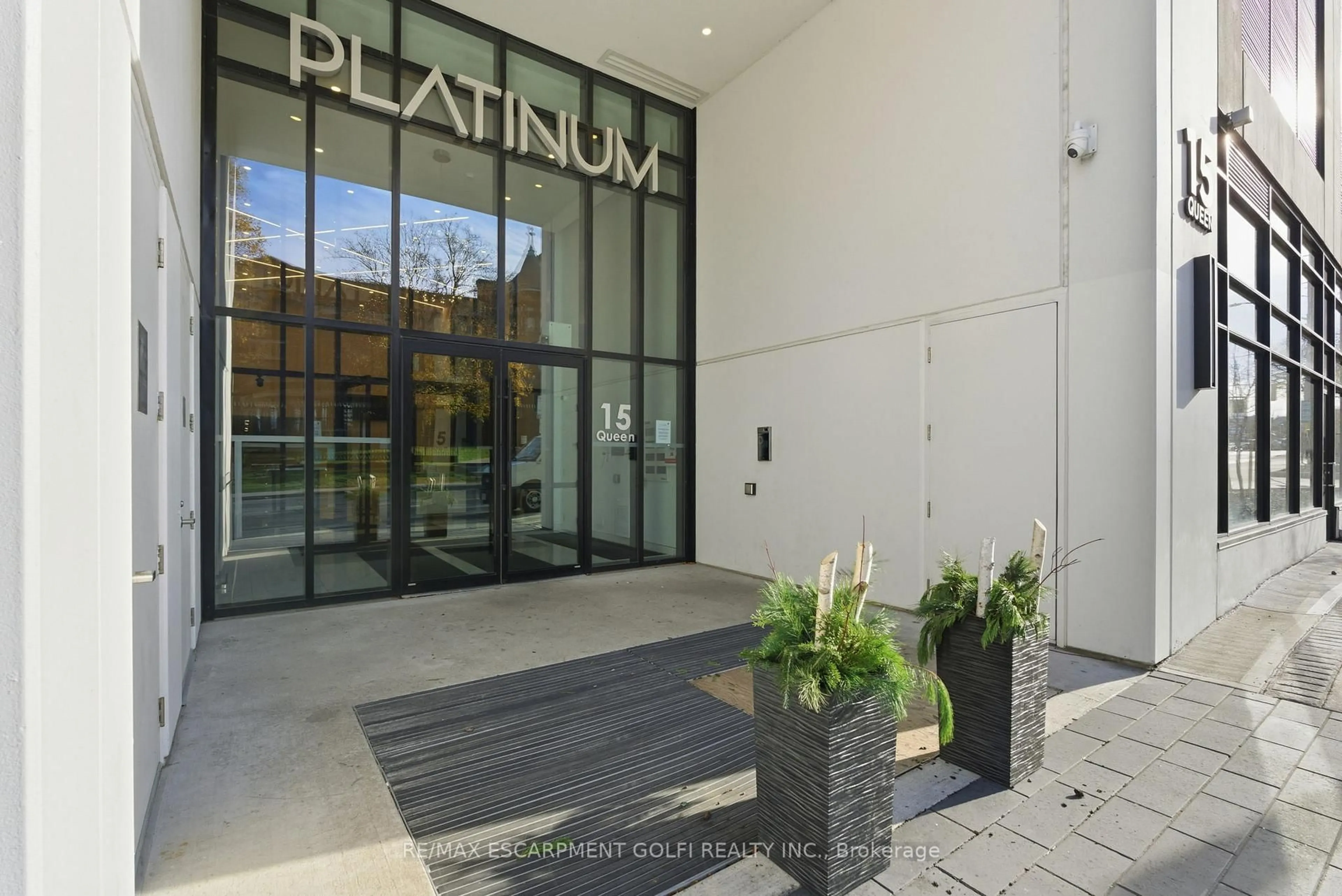 Lobby for 15 Queen St #609, Hamilton Ontario L8P 0C6