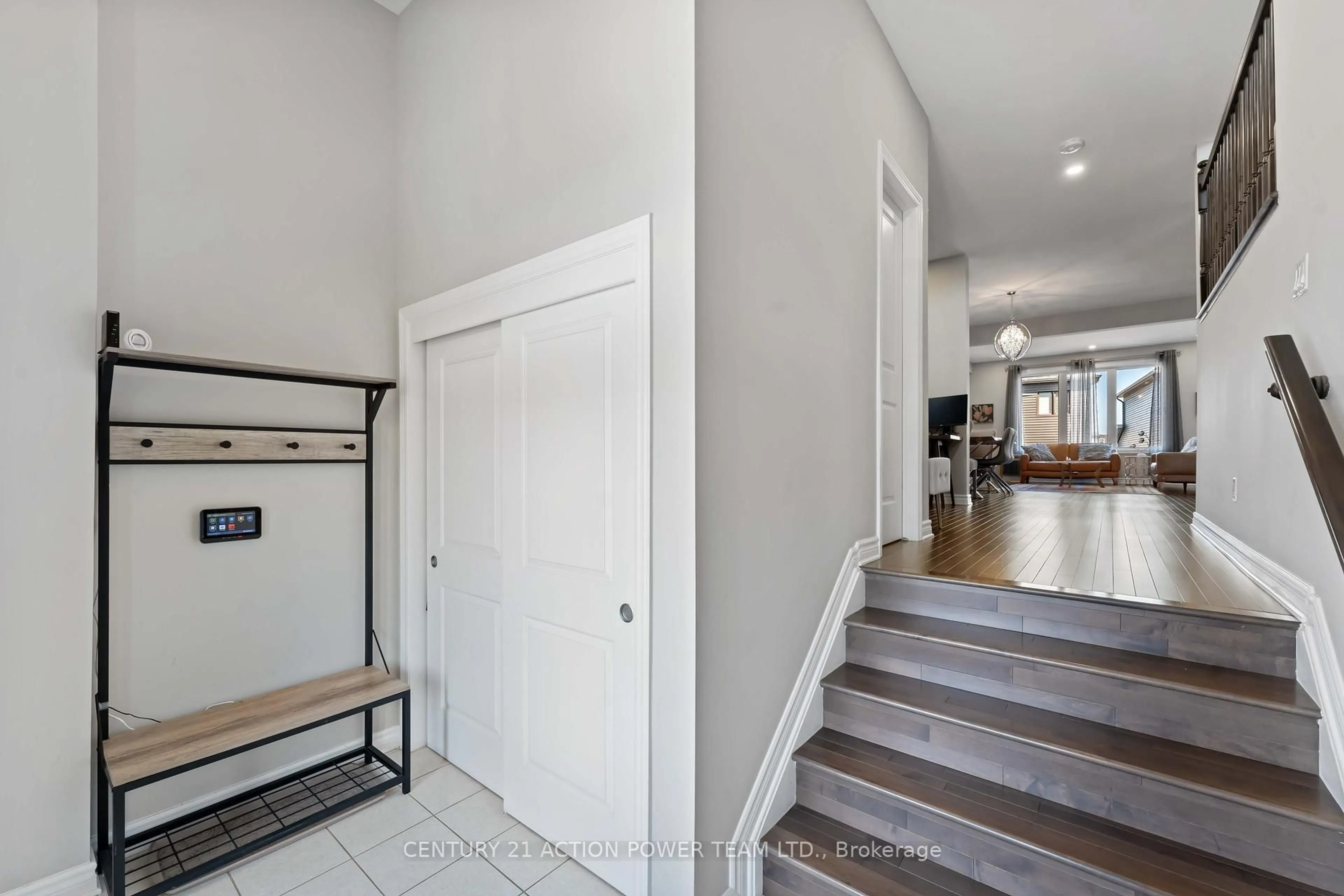 Indoor entryway for 54 Malachigan Cres, Orleans Ontario K4A 1G6