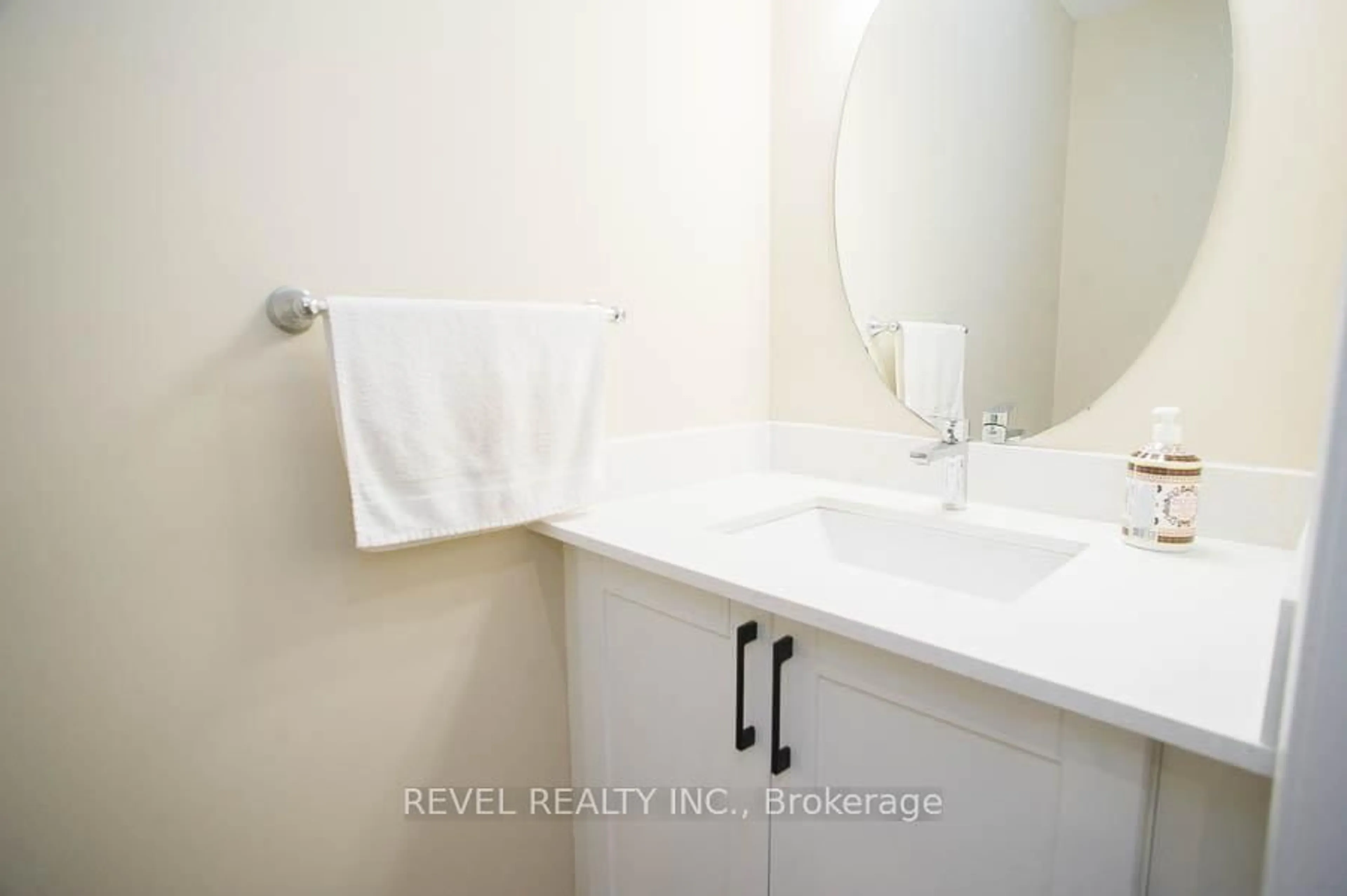 Standard bathroom, ceramic/tile floor for 21 Diana Ave #43, Brantford Ontario N3T 0G7