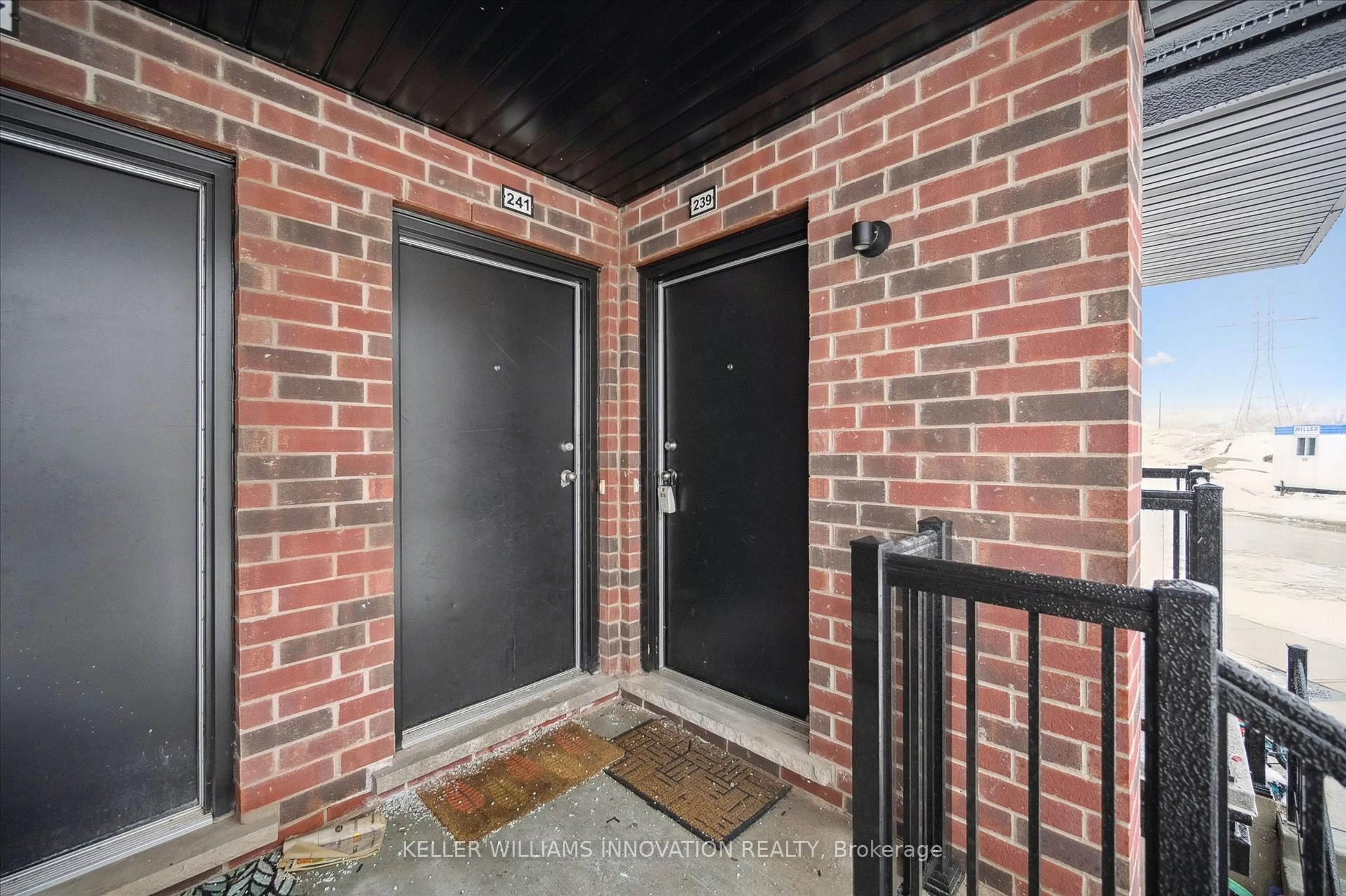 Indoor entryway for 239 Chapel Hill Dr, Kitchener Ontario N2R 0S4