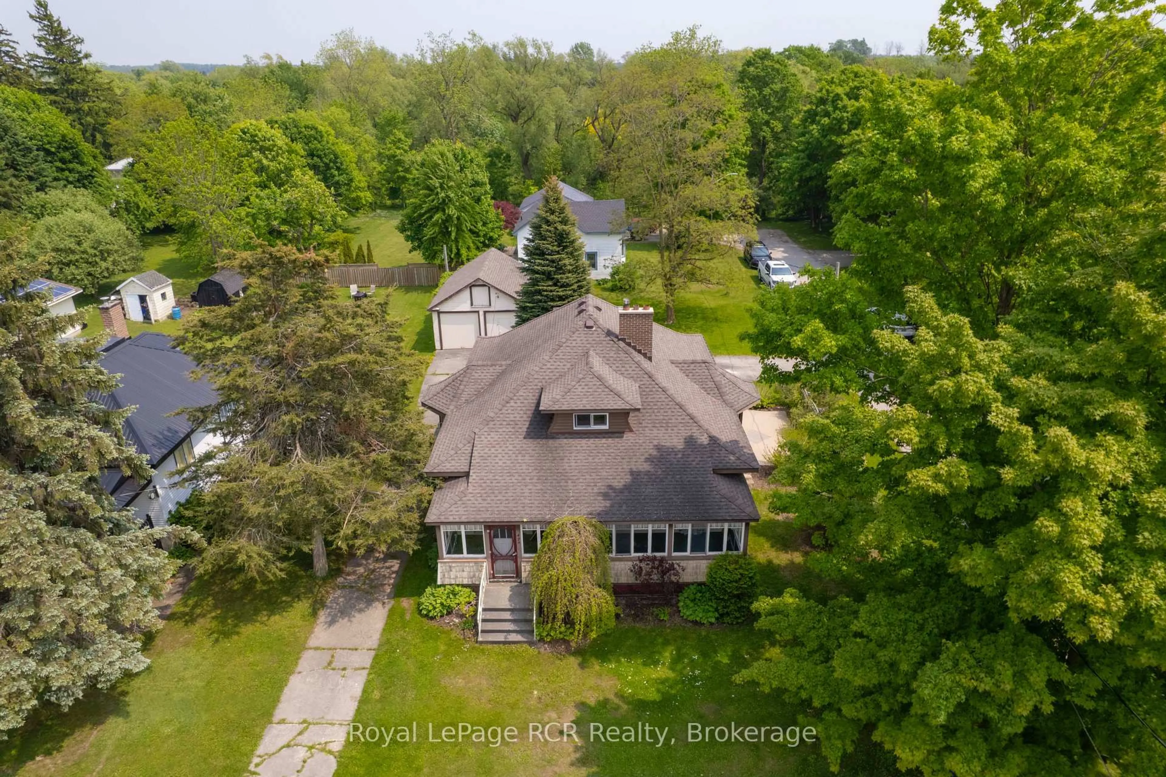 A pic from outside/outdoor area/front of a property/back of a property/a pic from drone, street for 429 Havelock St, Huron-Kinloss Ontario N0G 2H0
