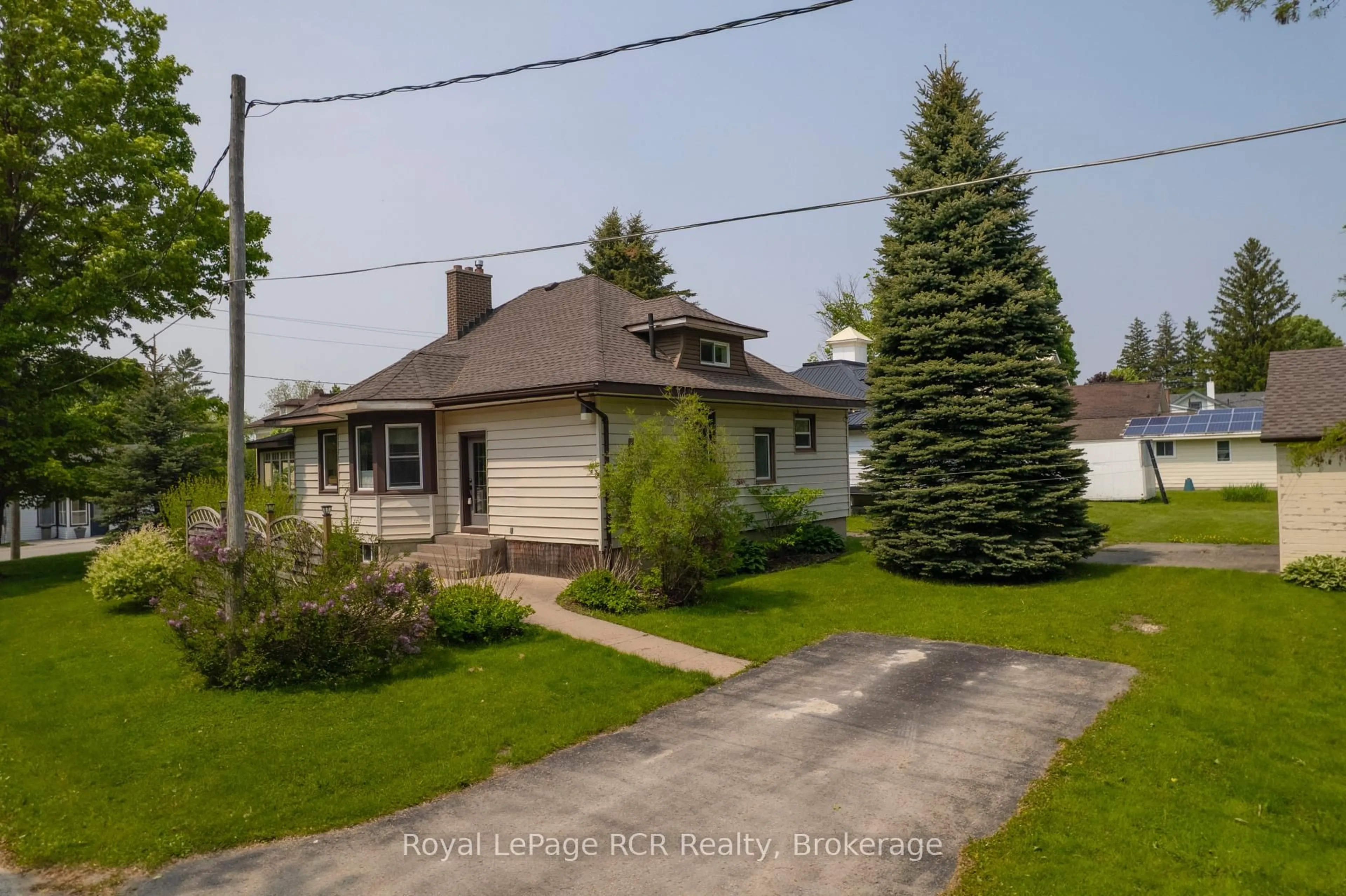 A pic from outside/outdoor area/front of a property/back of a property/a pic from drone, street for 429 Havelock St, Huron-Kinloss Ontario N0G 2H0