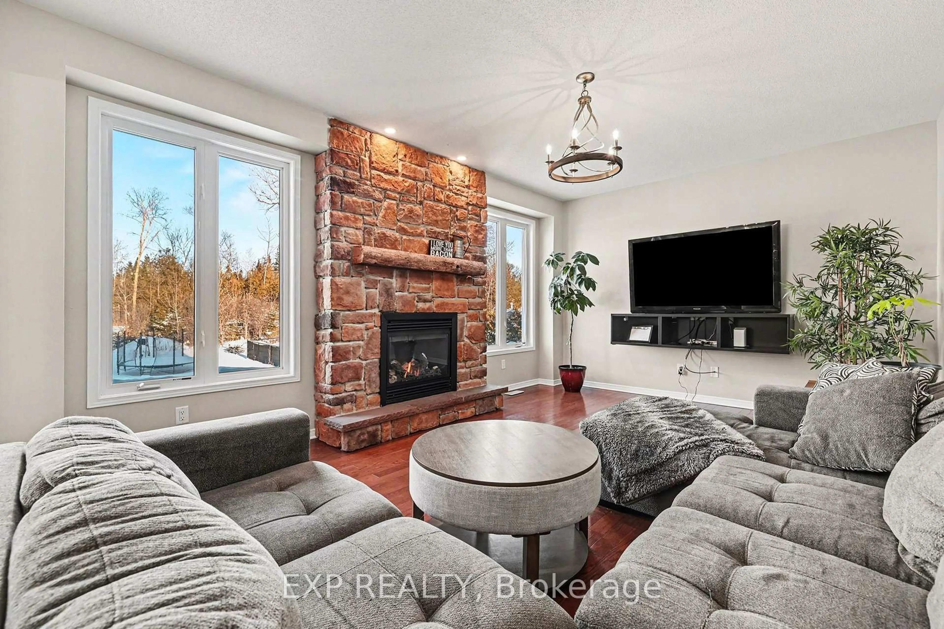 Living room with furniture, unknown for 39 White Tail Dr, Almonte Ontario K0A 1A0