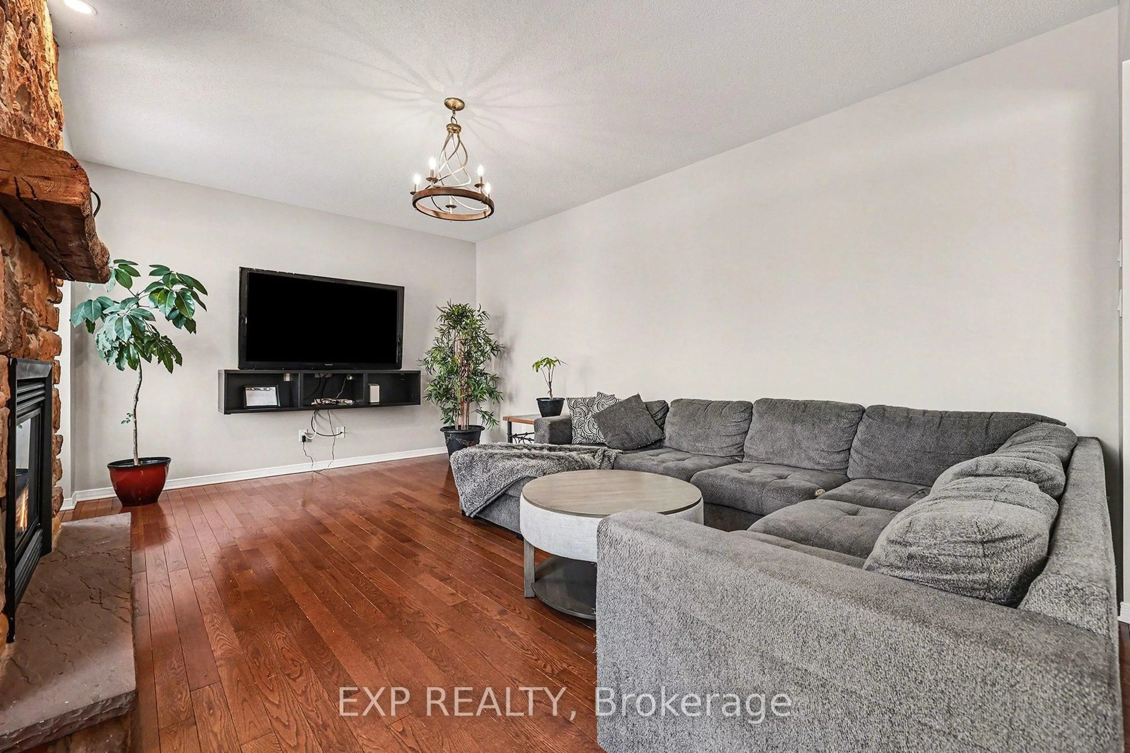 Living room with furniture, wood/laminate floor for 39 White Tail Dr, Almonte Ontario K0A 1A0