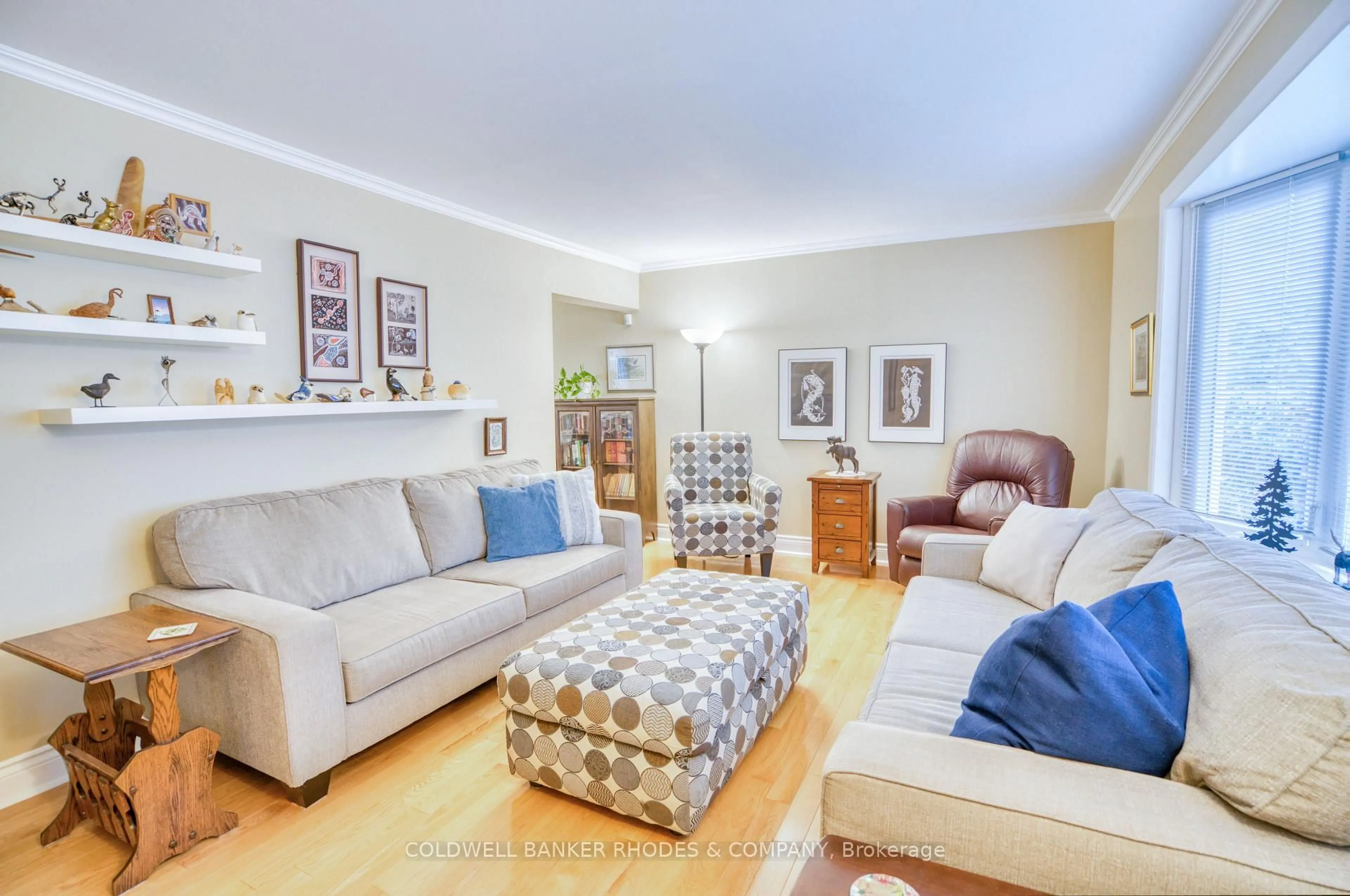 Living room with furniture, unknown for 118 Robinson Ave, Ottawa Ontario K1N 8P1