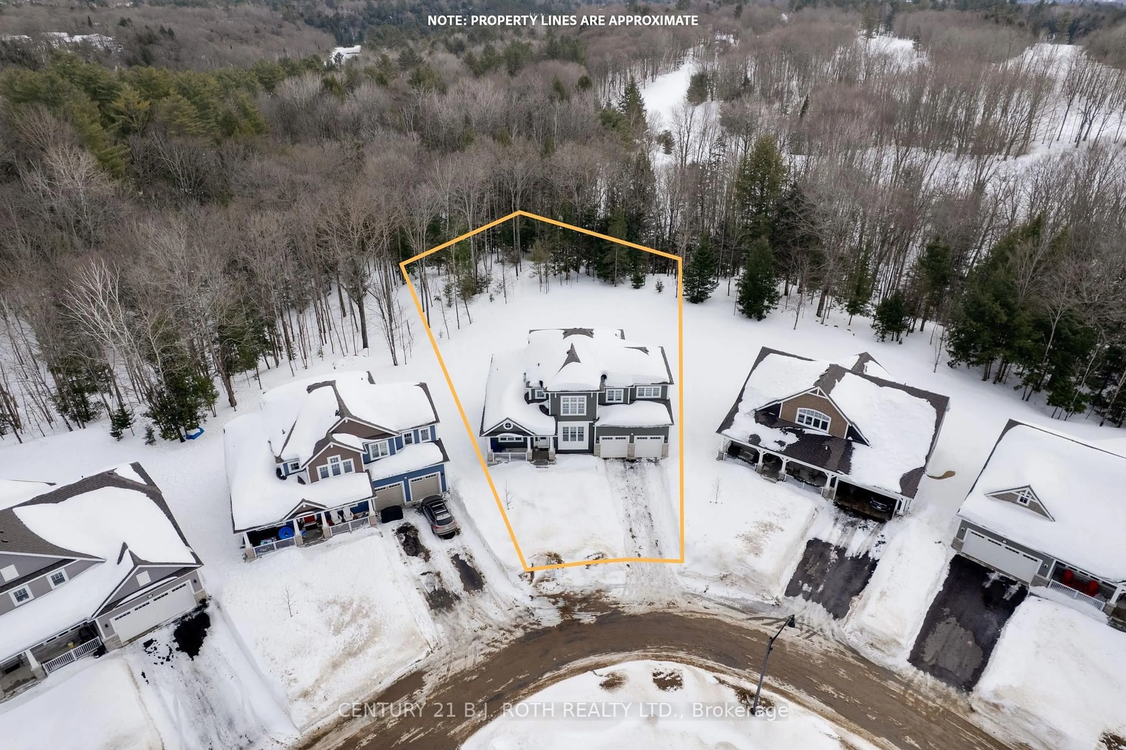 A pic from outside/outdoor area/front of a property/back of a property/a pic from drone, building for 22 Dyer Cres, Bracebridge Ontario P1L 0N4