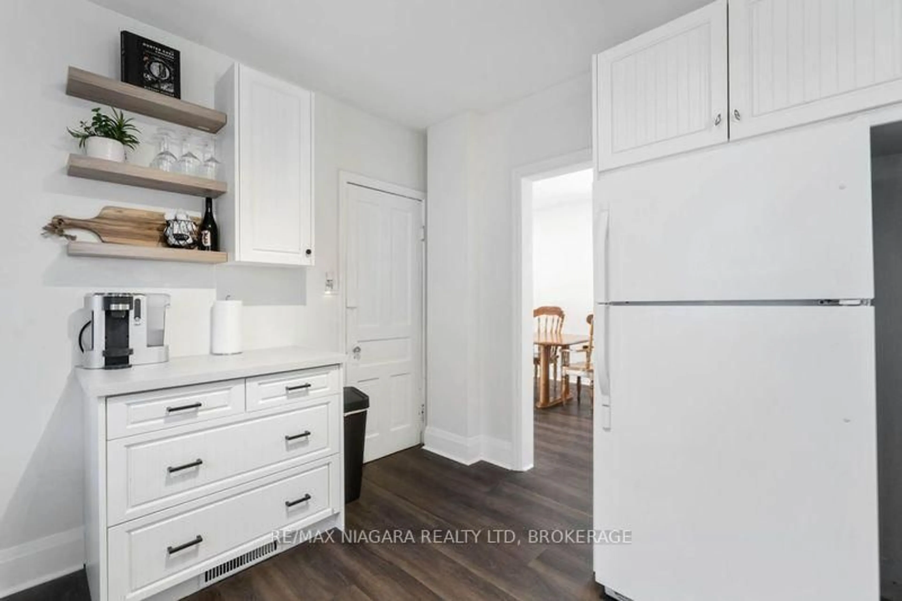 Unknown for 22 Bertram St, St. Catharines Ontario L2R 1A8