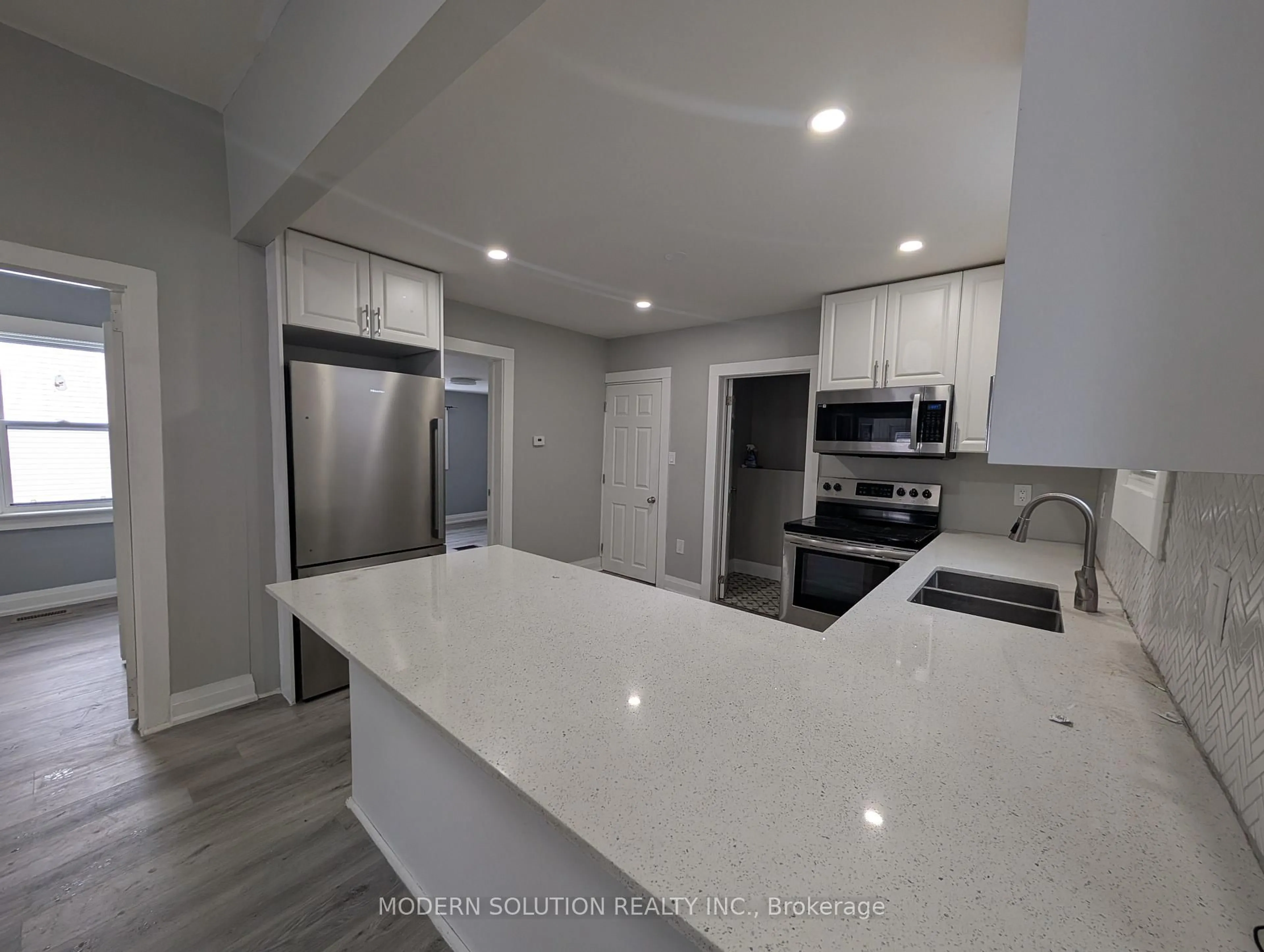 Open concept kitchen, unknown for 266 Beach Rd, Hamilton Ontario L8L 4B2