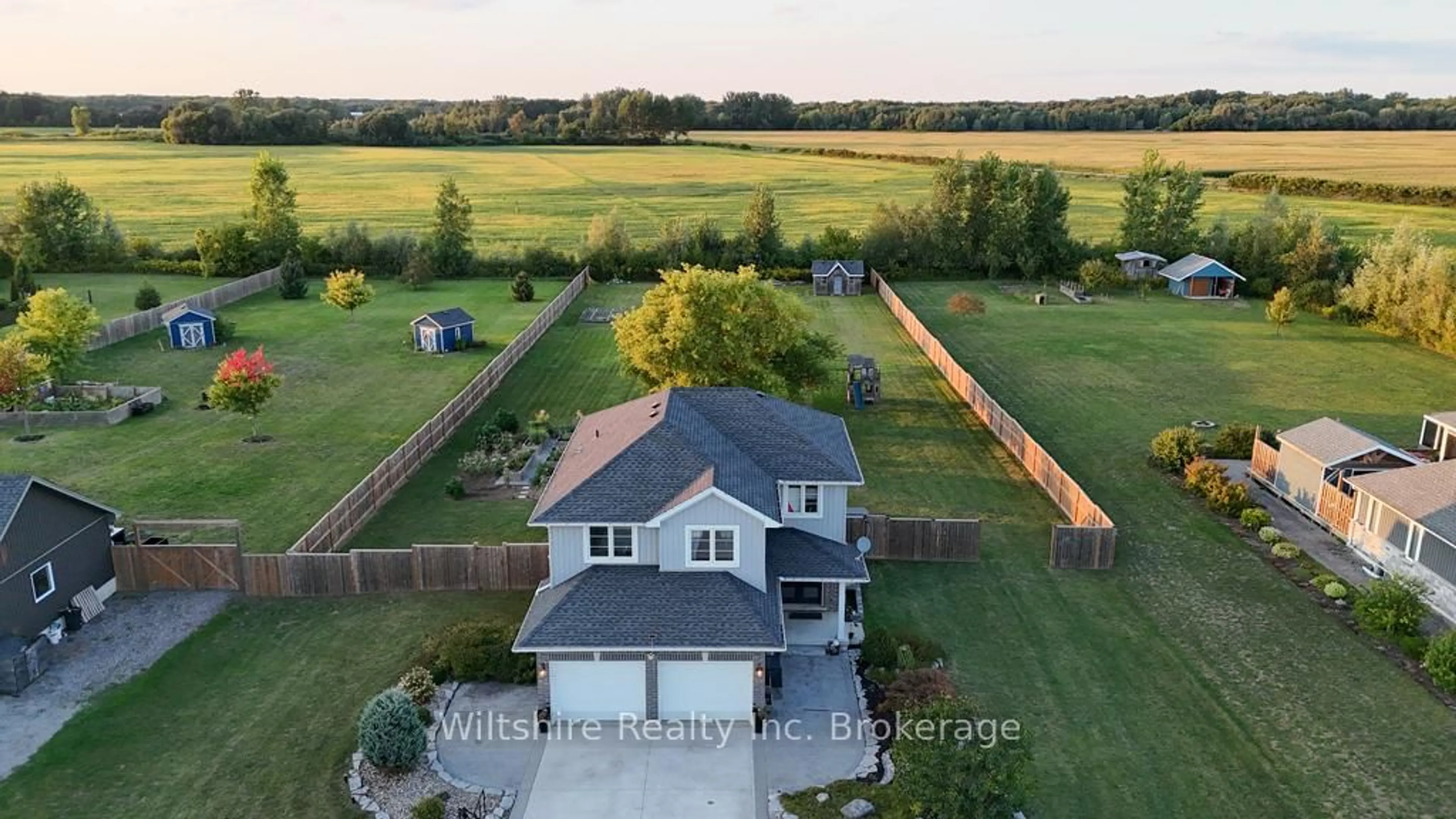 A pic from outside/outdoor area/front of a property/back of a property/a pic from drone, water/lake/river/ocean view for 335 TALBOT St, Norfolk Ontario N0J 1E0