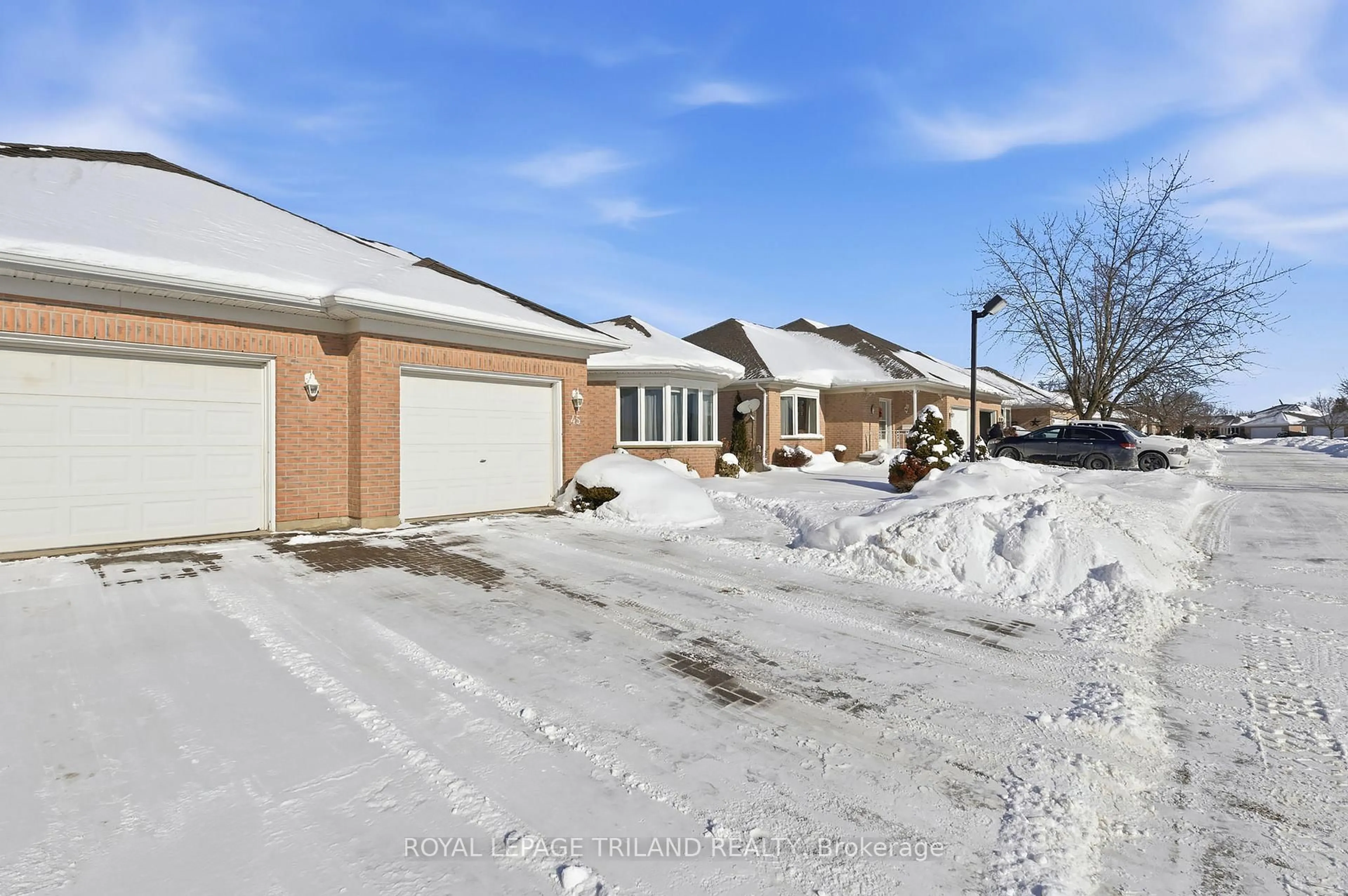 A pic from outside/outdoor area/front of a property/back of a property/a pic from drone, street for 45 ILDERBROOK Circ, Middlesex Centre Ontario N0M 2A0