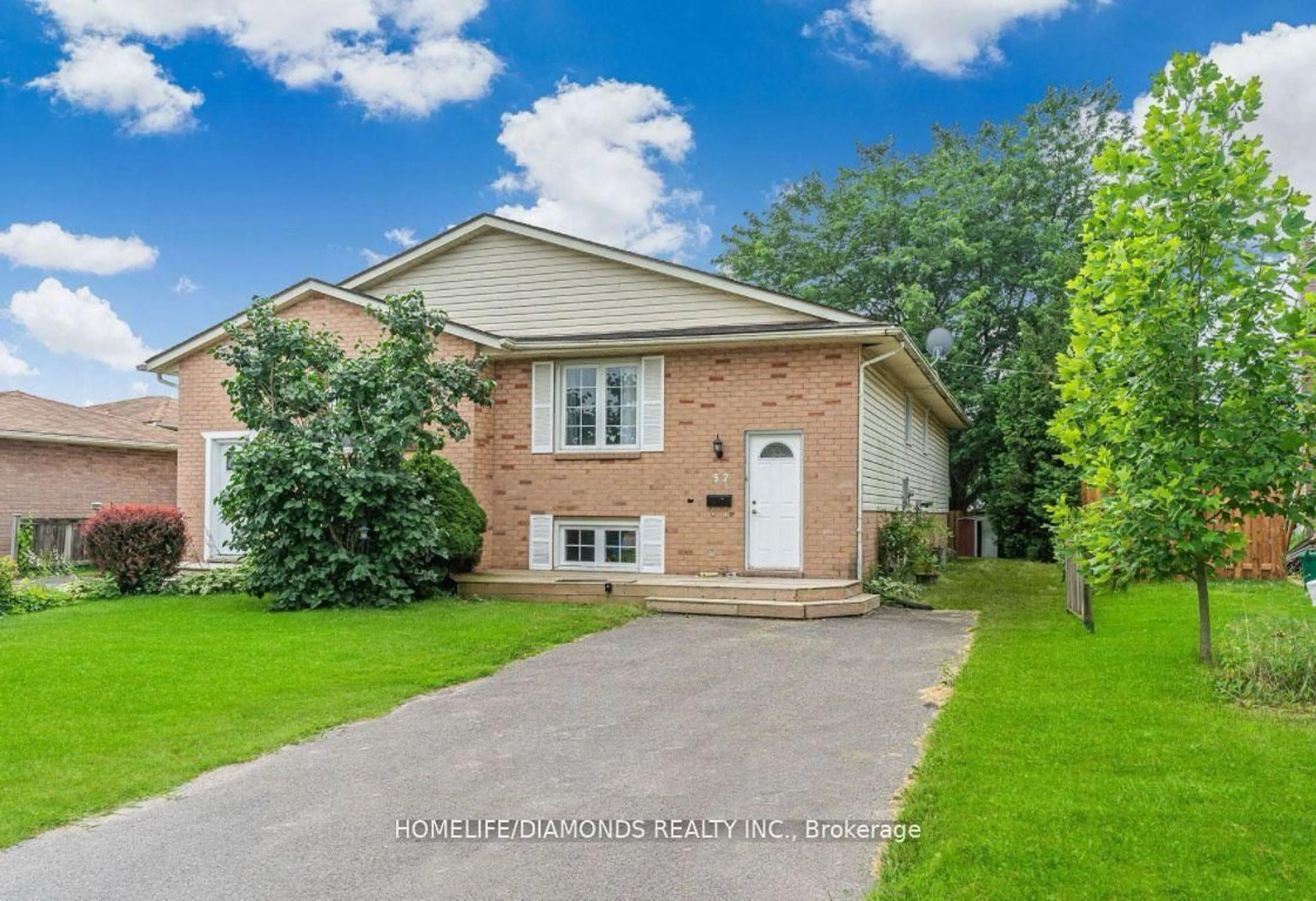Home with brick exterior material, street for 37 Briarsdale Cres, Welland Ontario L3C 6S8