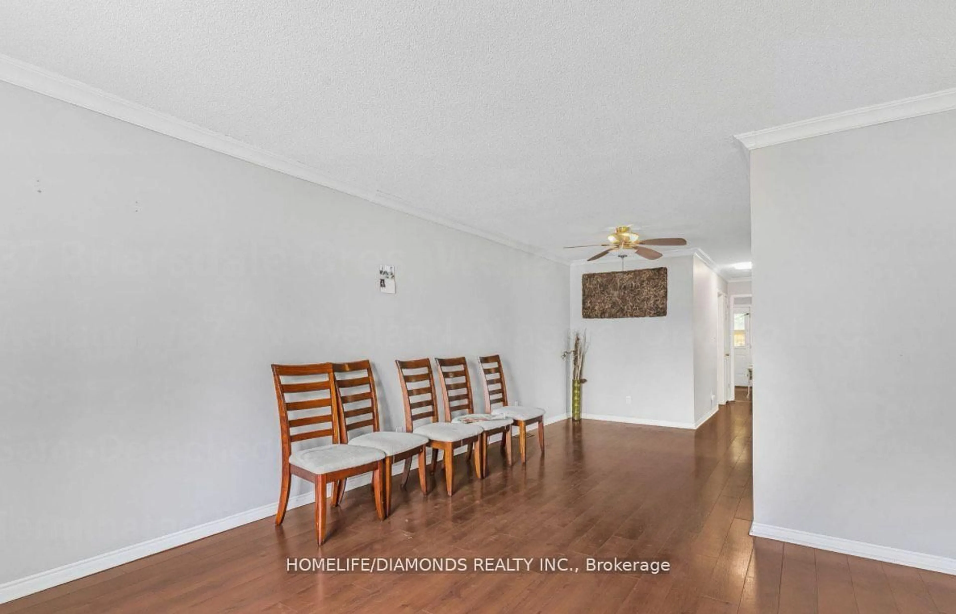 Dining room, wood/laminate floor for 37 Briarsdale Cres, Welland Ontario L3C 6S8