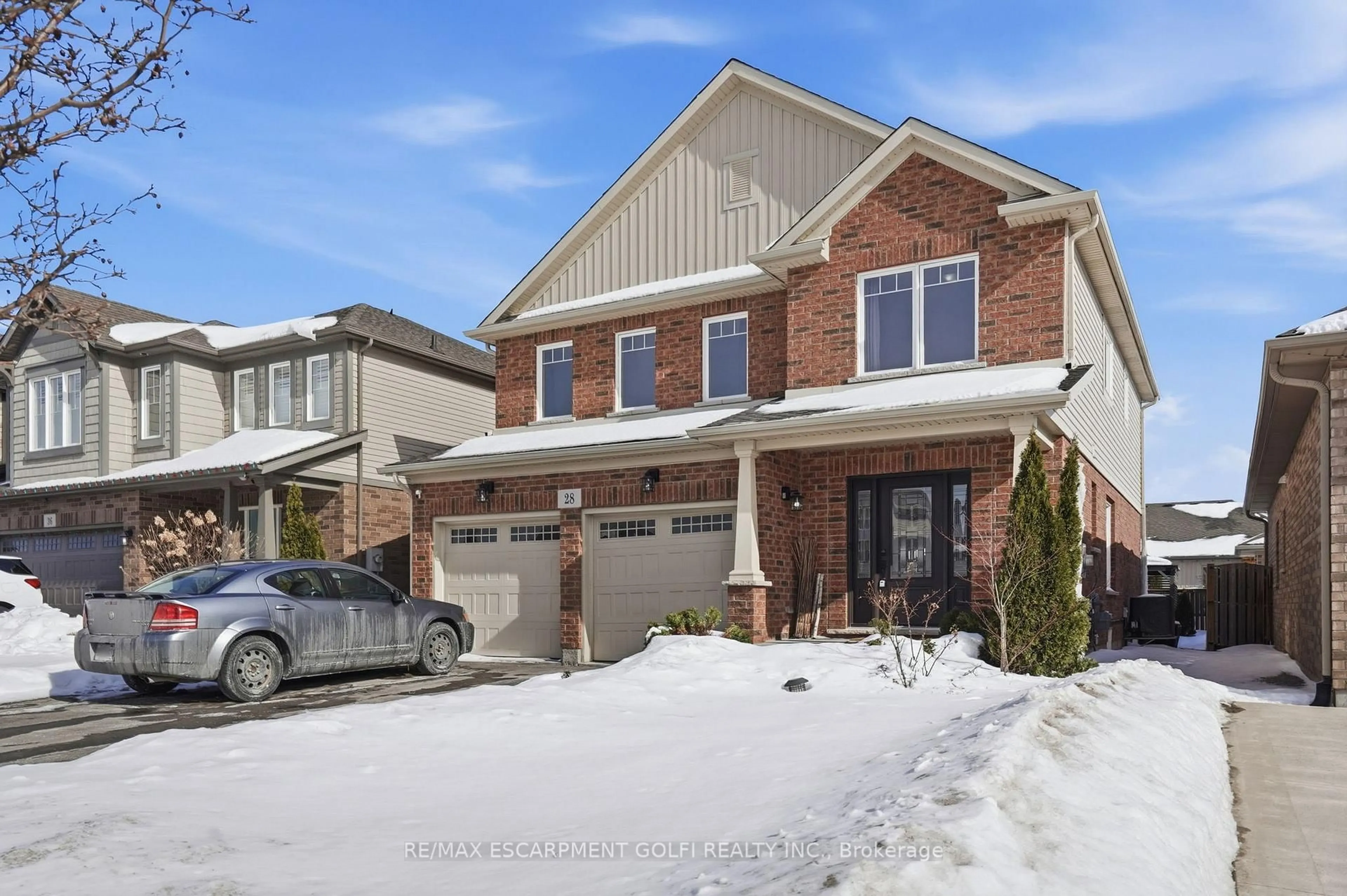 Home with brick exterior material, street for 28 SILVERWOOD Ave, Welland Ontario L3C 0C3