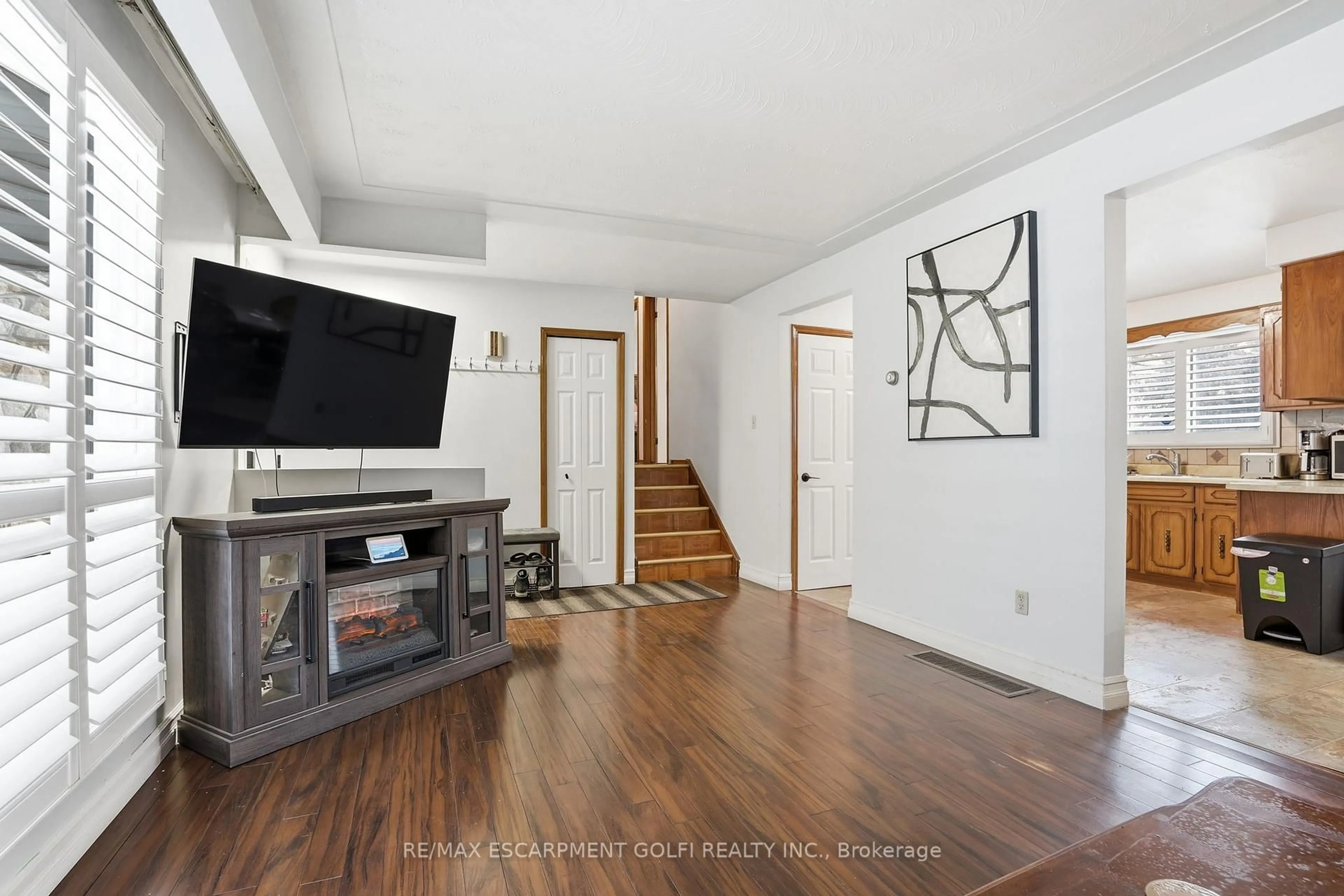 Unknown for 20 Amber St, Brantford Ontario N3R 2V9