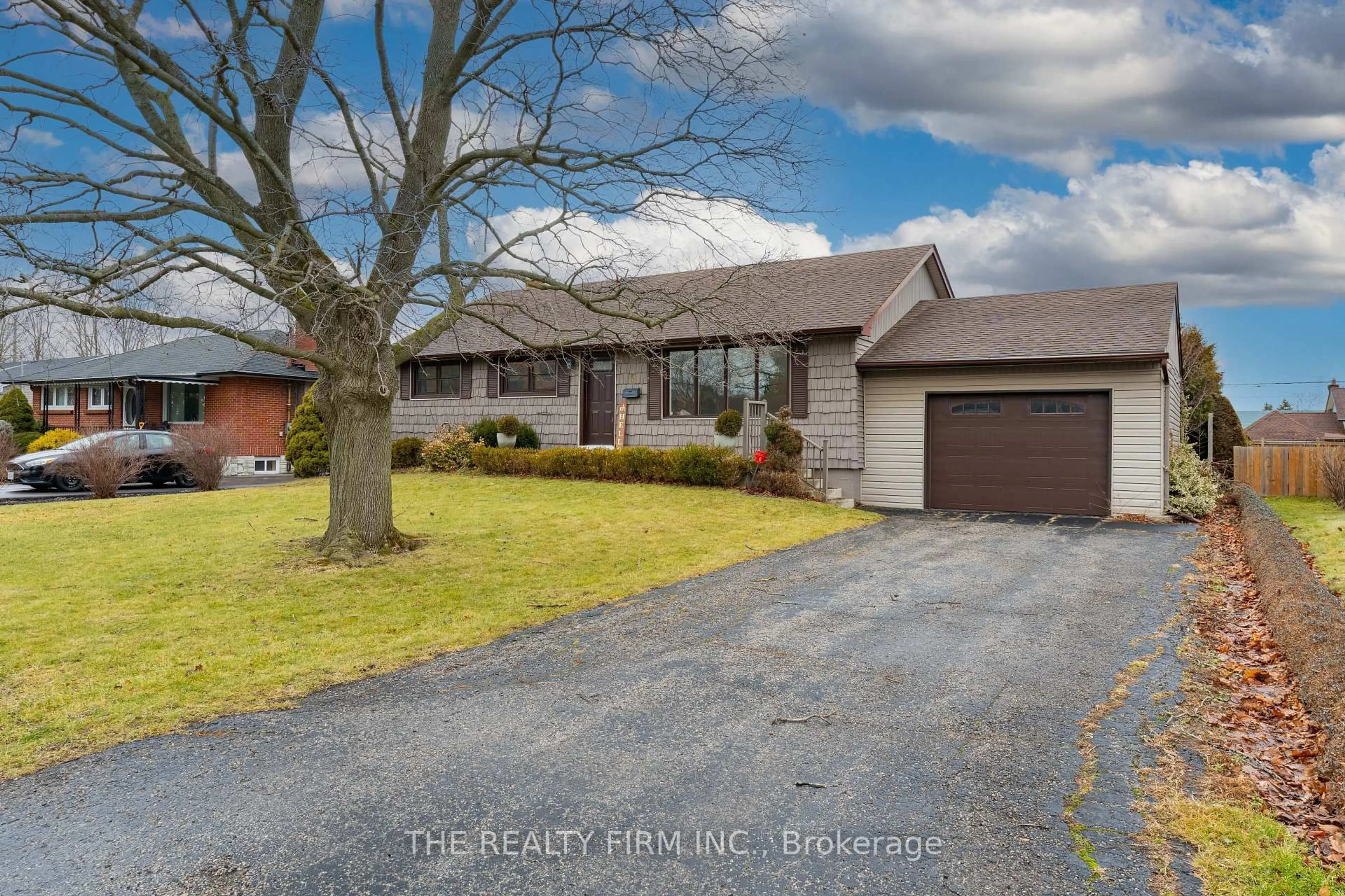 Unknown for 5 Montcalm St, St. Thomas Ontario N5P 2C1