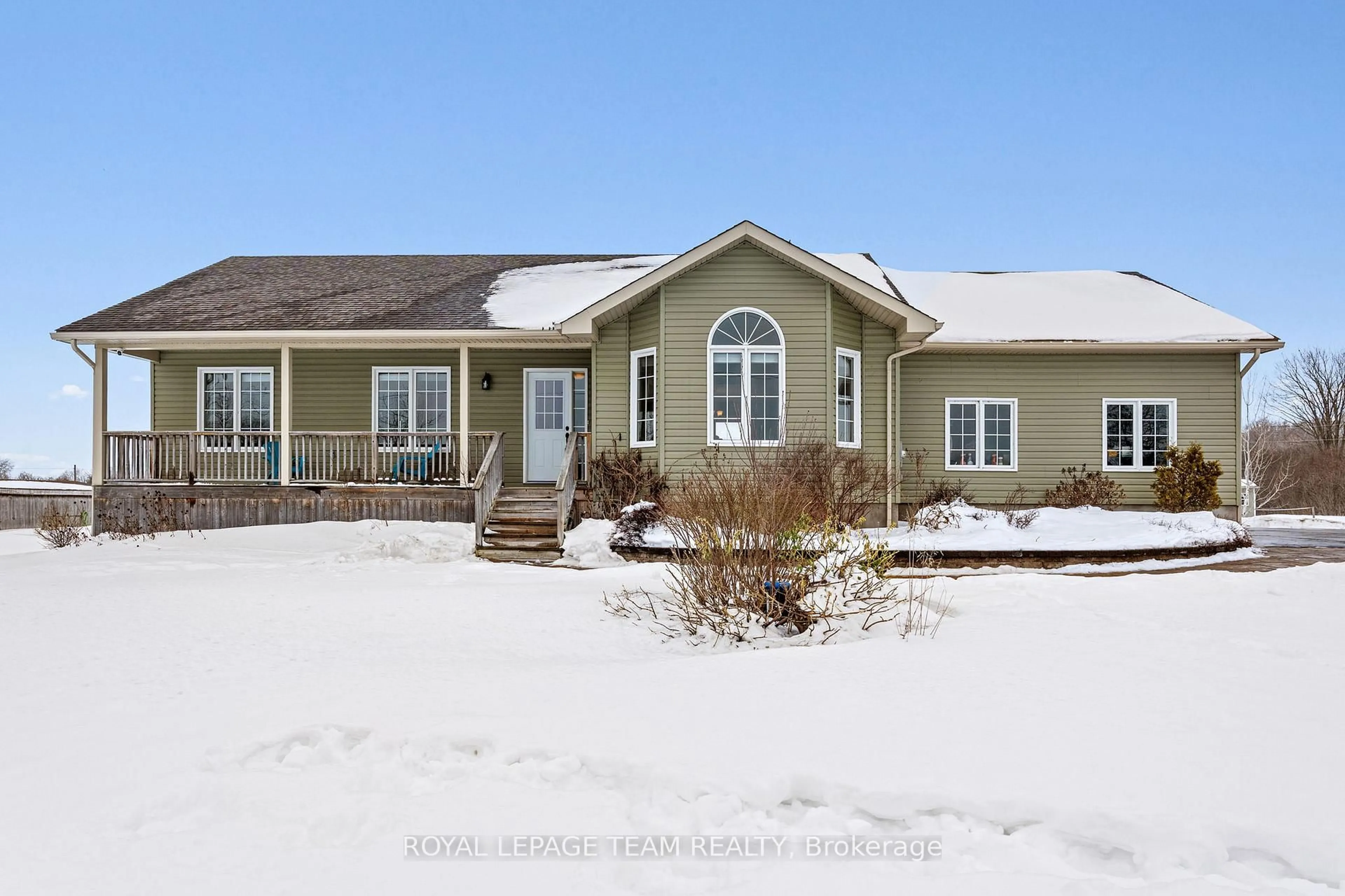 Home with vinyl exterior material, street for 1289 RIDEAU RIVER Rd, Merrickville Ontario K0G 1N0