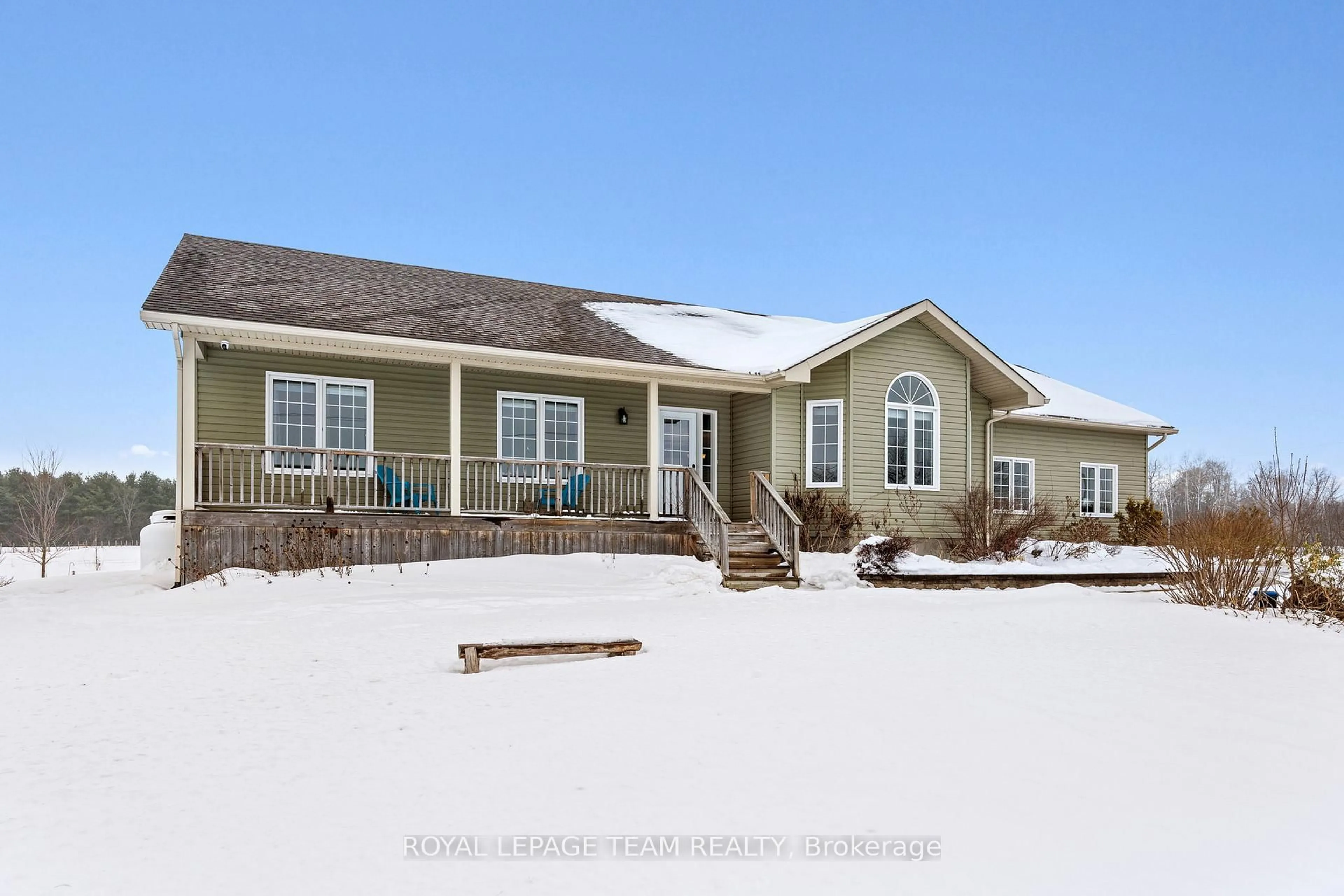 Home with vinyl exterior material, street for 1289 RIDEAU RIVER Rd, Merrickville Ontario K0G 1N0