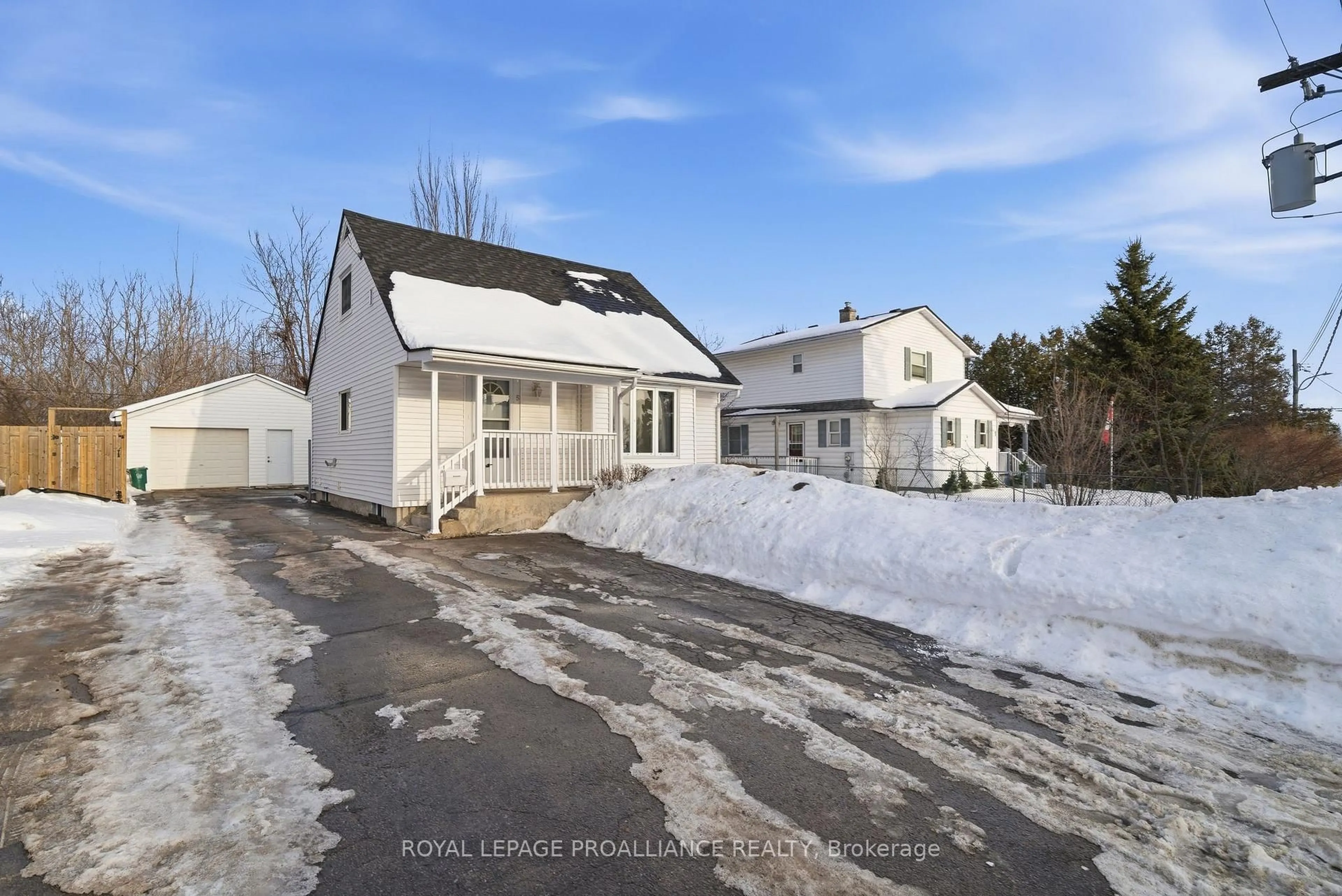 A pic from outside/outdoor area/front of a property/back of a property/a pic from drone, street for 5 Sixth St, Belleville Ontario K8N 4S4