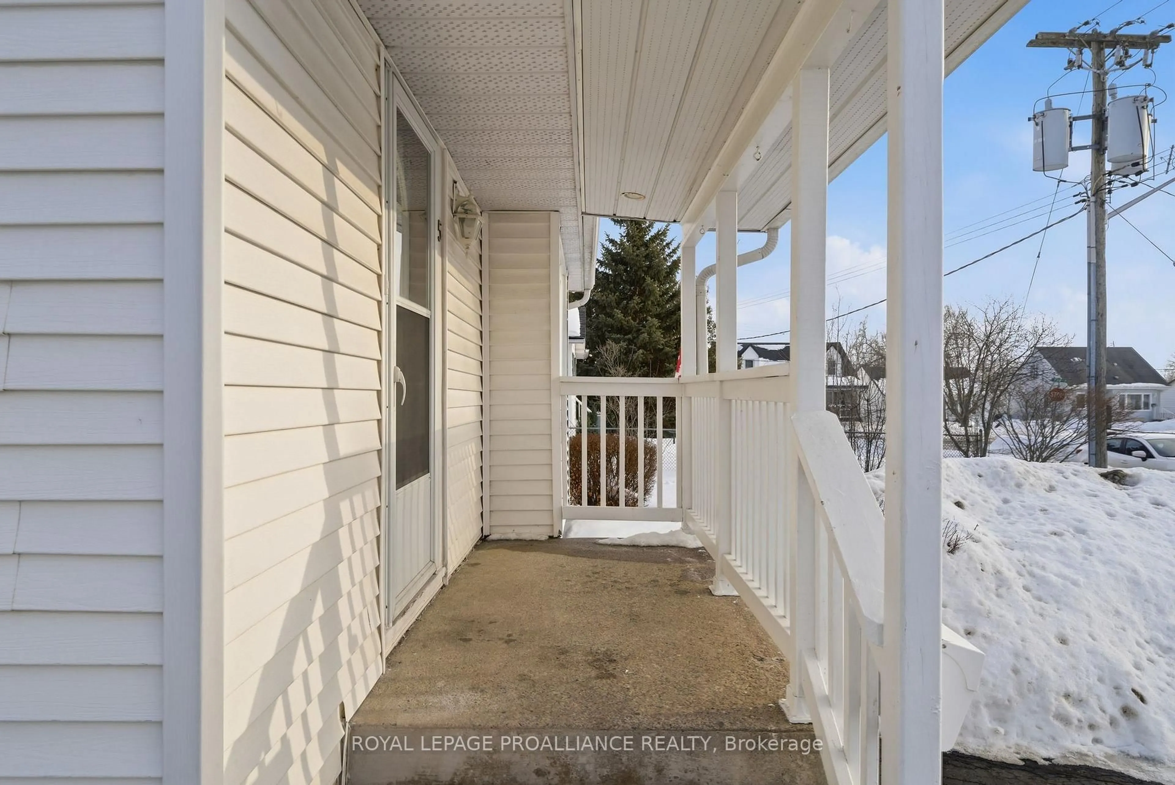 Unknown for 5 Sixth St, Belleville Ontario K8N 4S4