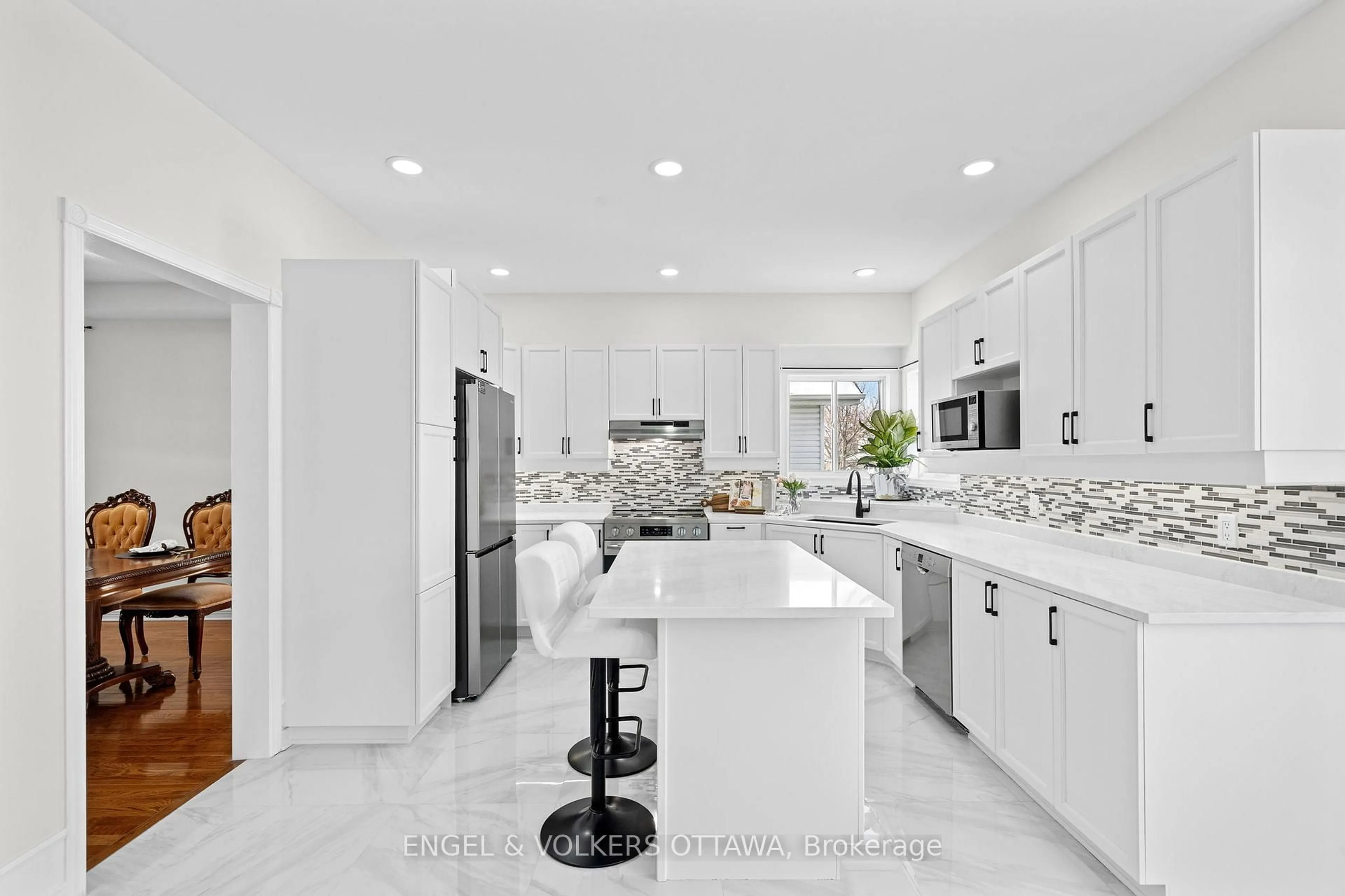 Contemporary kitchen, ceramic/tile floor for 19 Black Tern Cres, Ottawa Ontario K2M 2Z4
