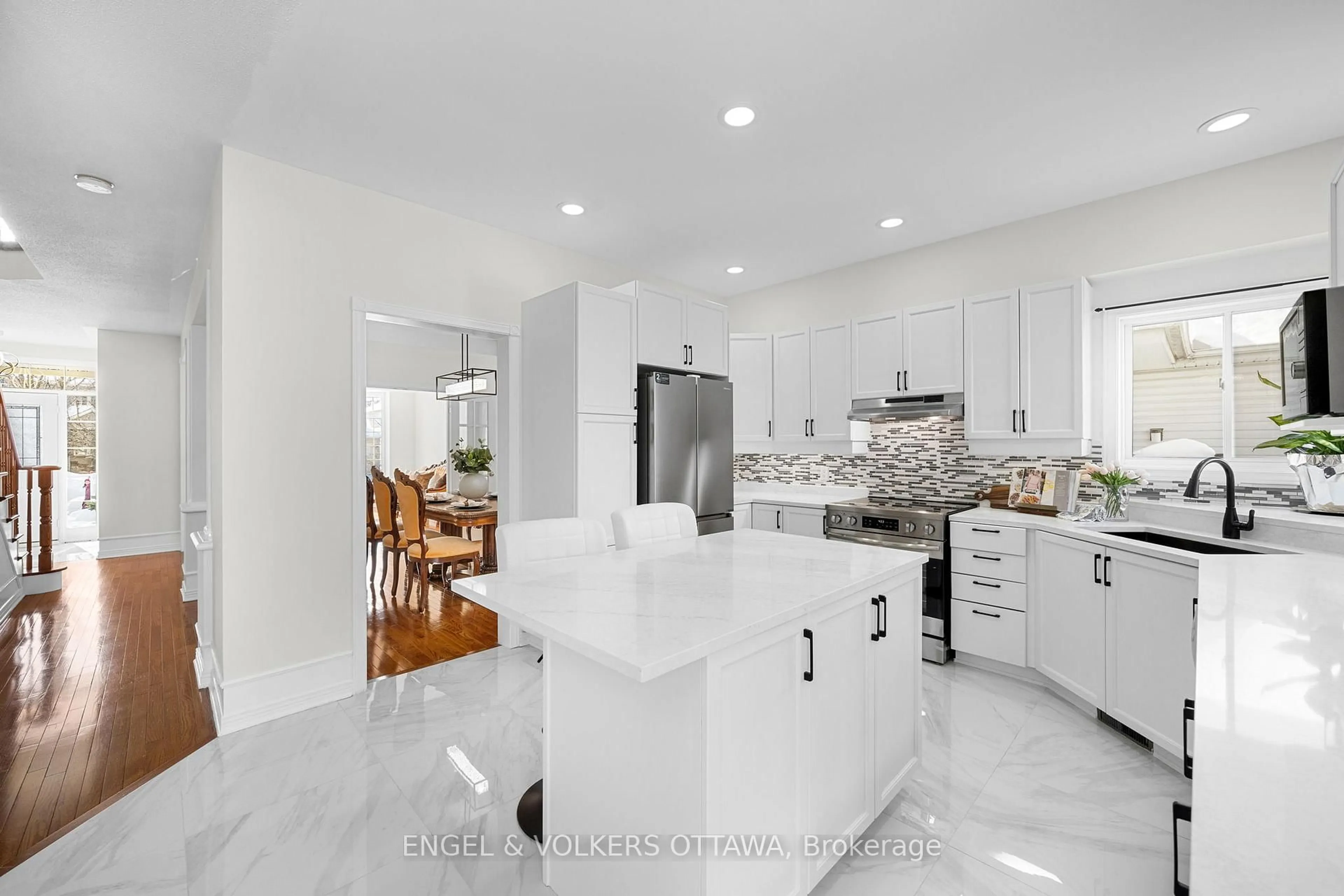 Open concept kitchen, ceramic/tile floor for 19 Black Tern Cres, Ottawa Ontario K2M 2Z4