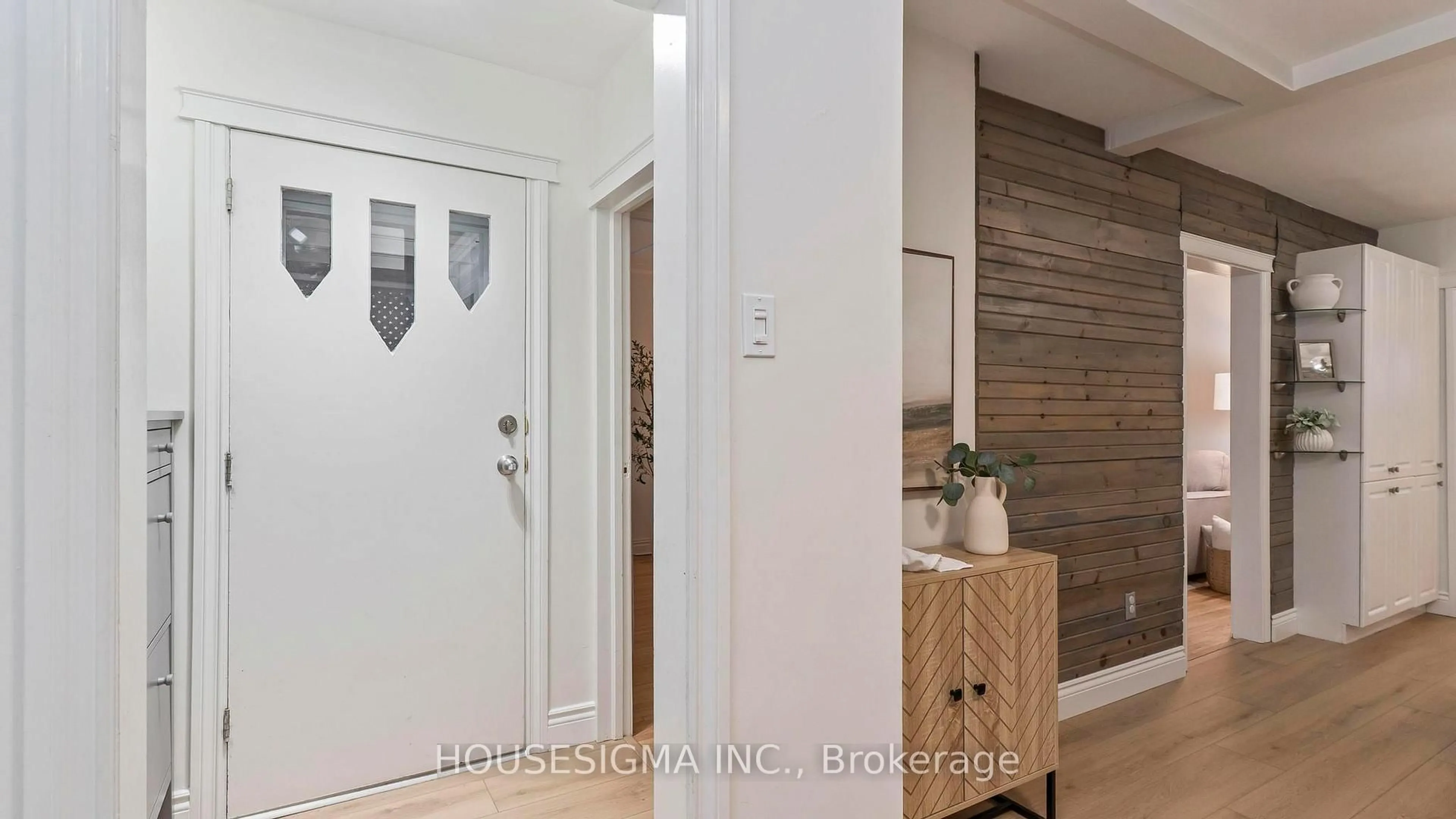 Indoor entryway for 29 Giles St, London East Ontario N5Z 2V3