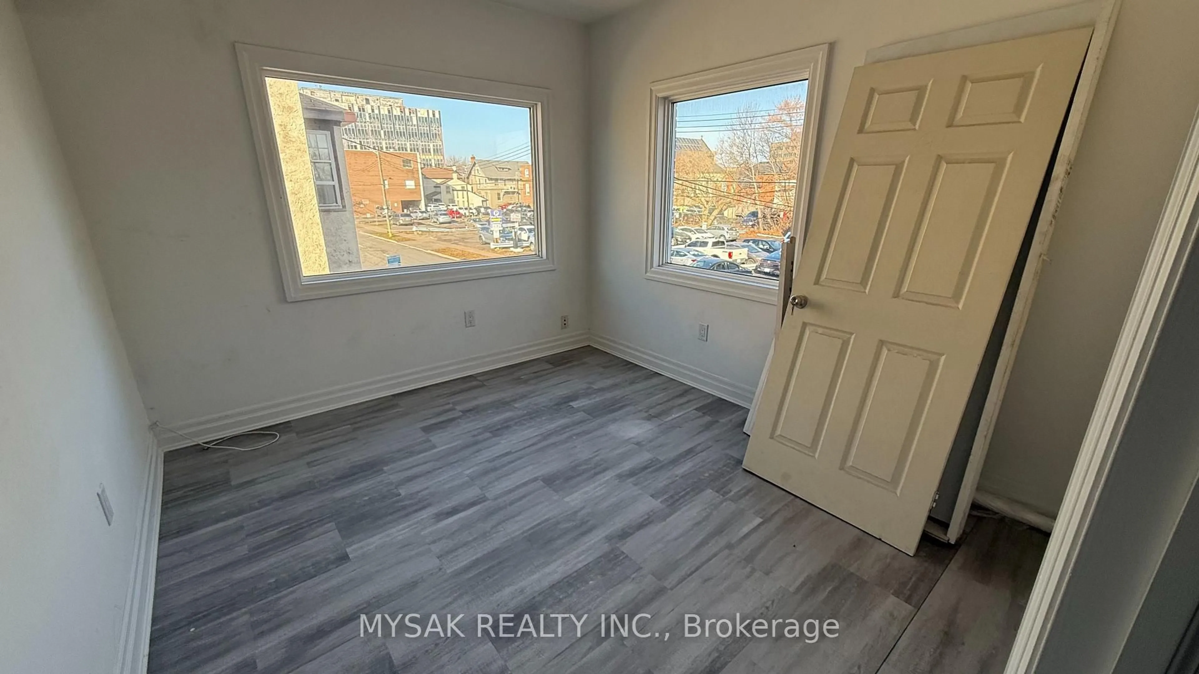 A pic of a room for 7 King St, St. Catharines Ontario L2R 5H9