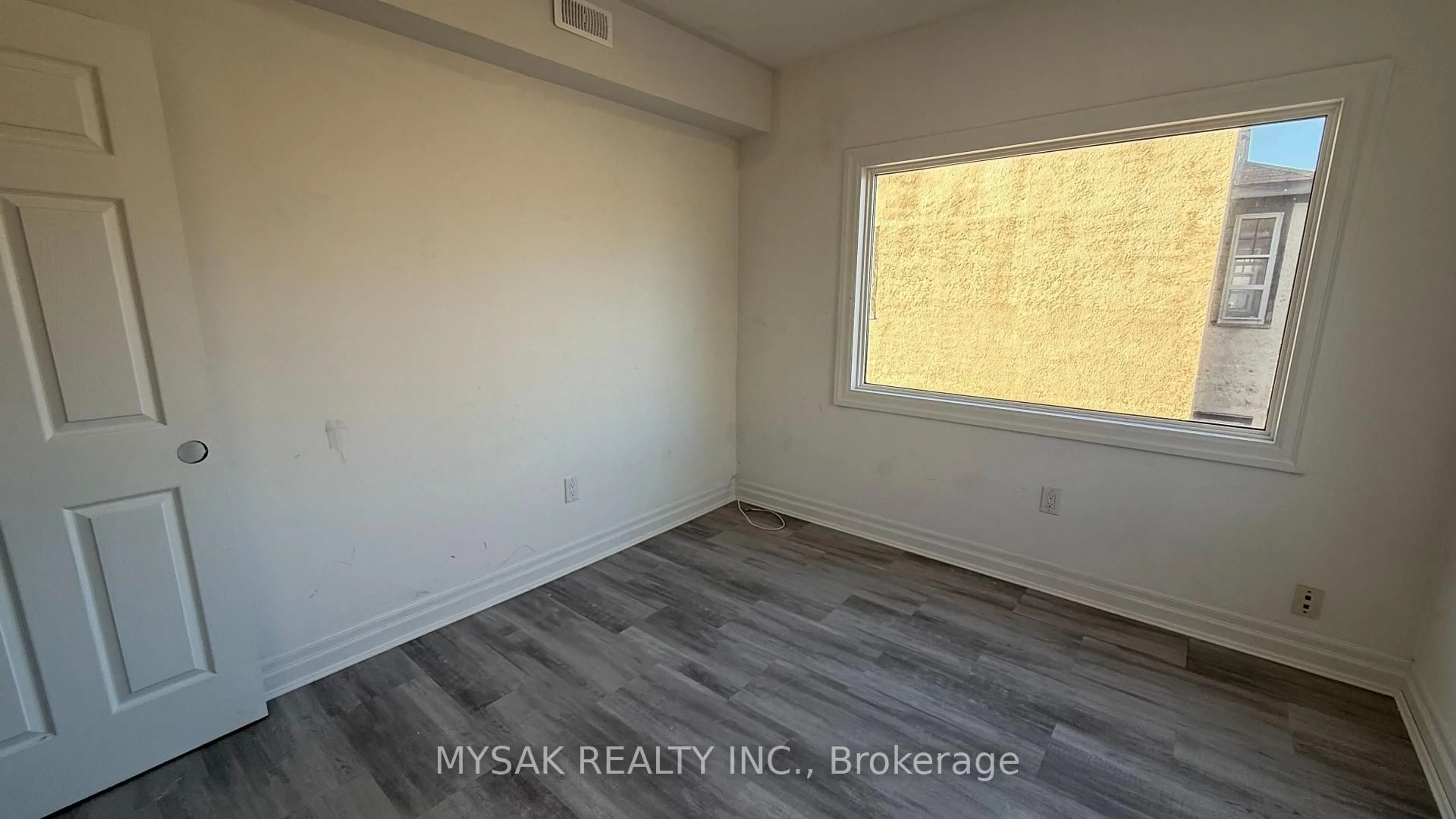 A pic of a room for 7 King St, St. Catharines Ontario L2R 5H9