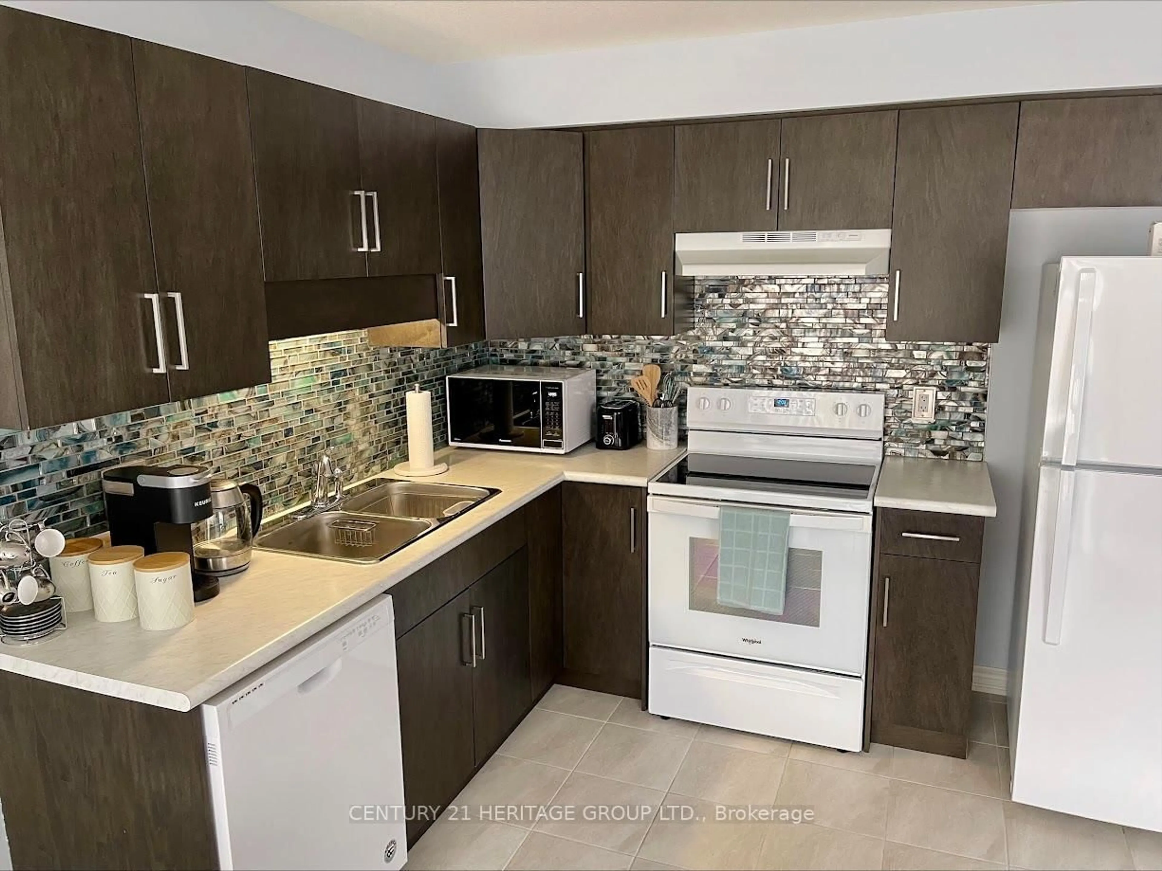 Standard kitchen, ceramic/tile floor for 7945 Oldfield Rd #13, Niagara Falls Ontario L2G 0Z4