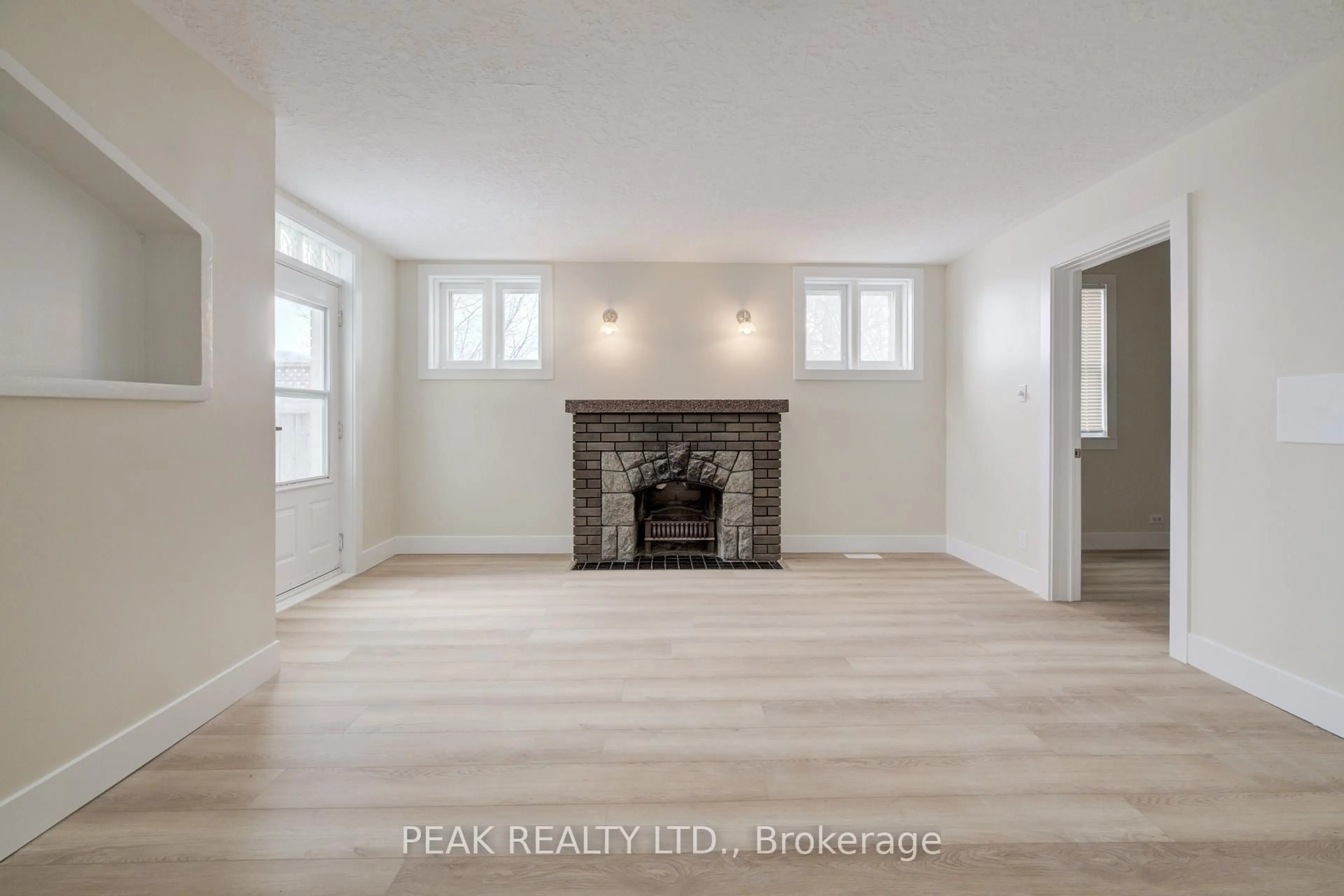 A pic of a room for 155 Wellington St, Out of Area Ontario N2H 5J9