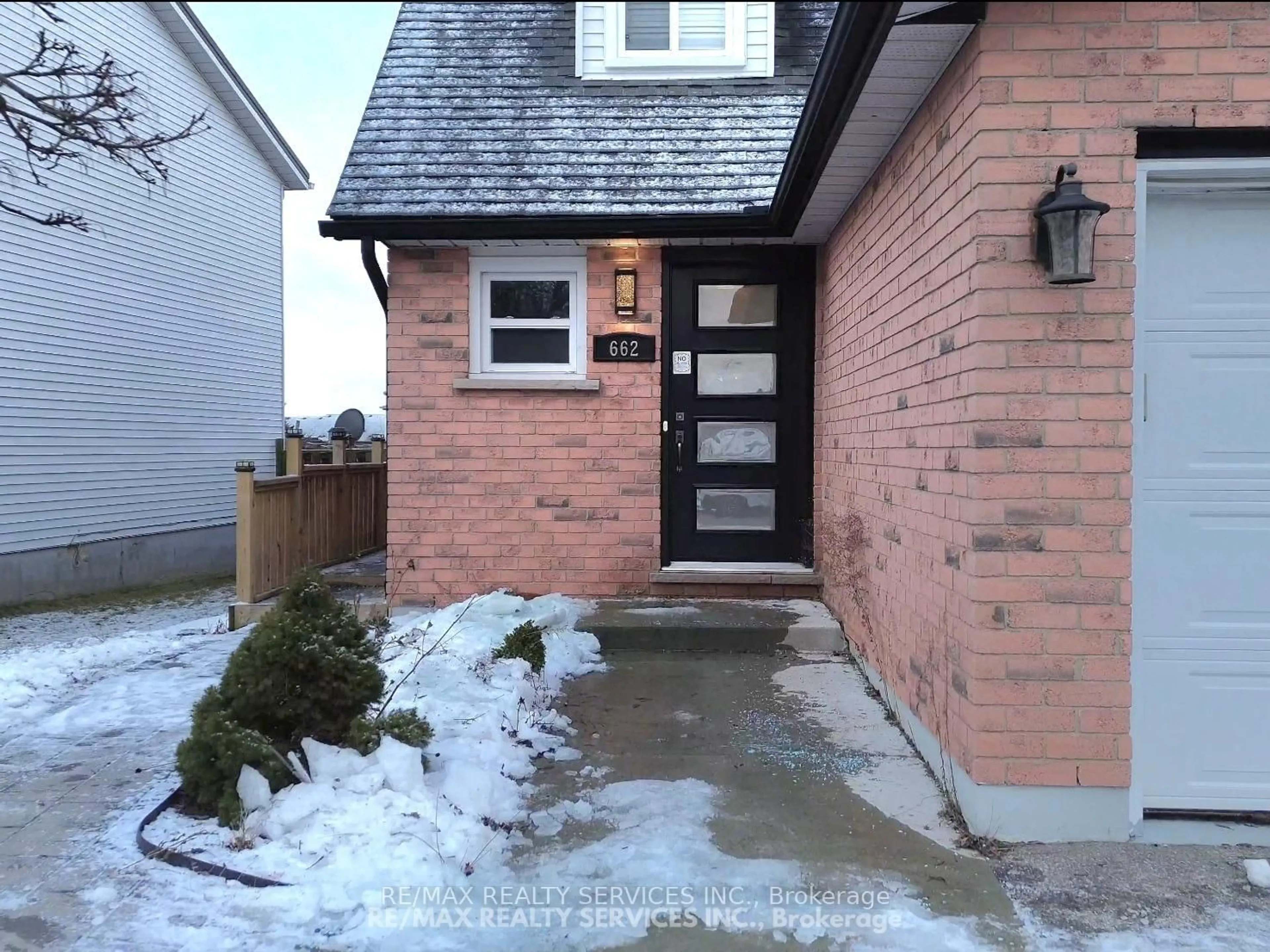 Home with brick exterior material, street for 662 Elgin St, Cambridge Ontario N1R 7W5