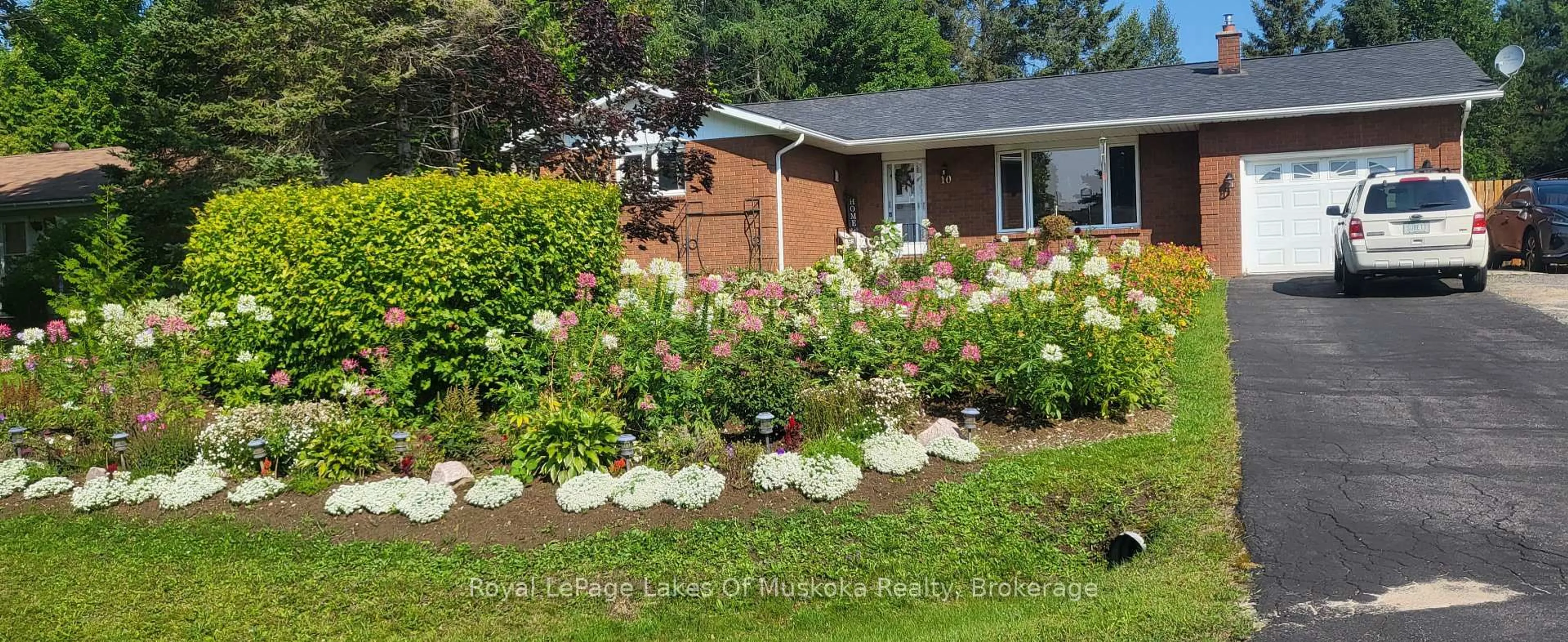 Unknown for 10 Robertson Crt, Sundridge Ontario P0A 1Z0