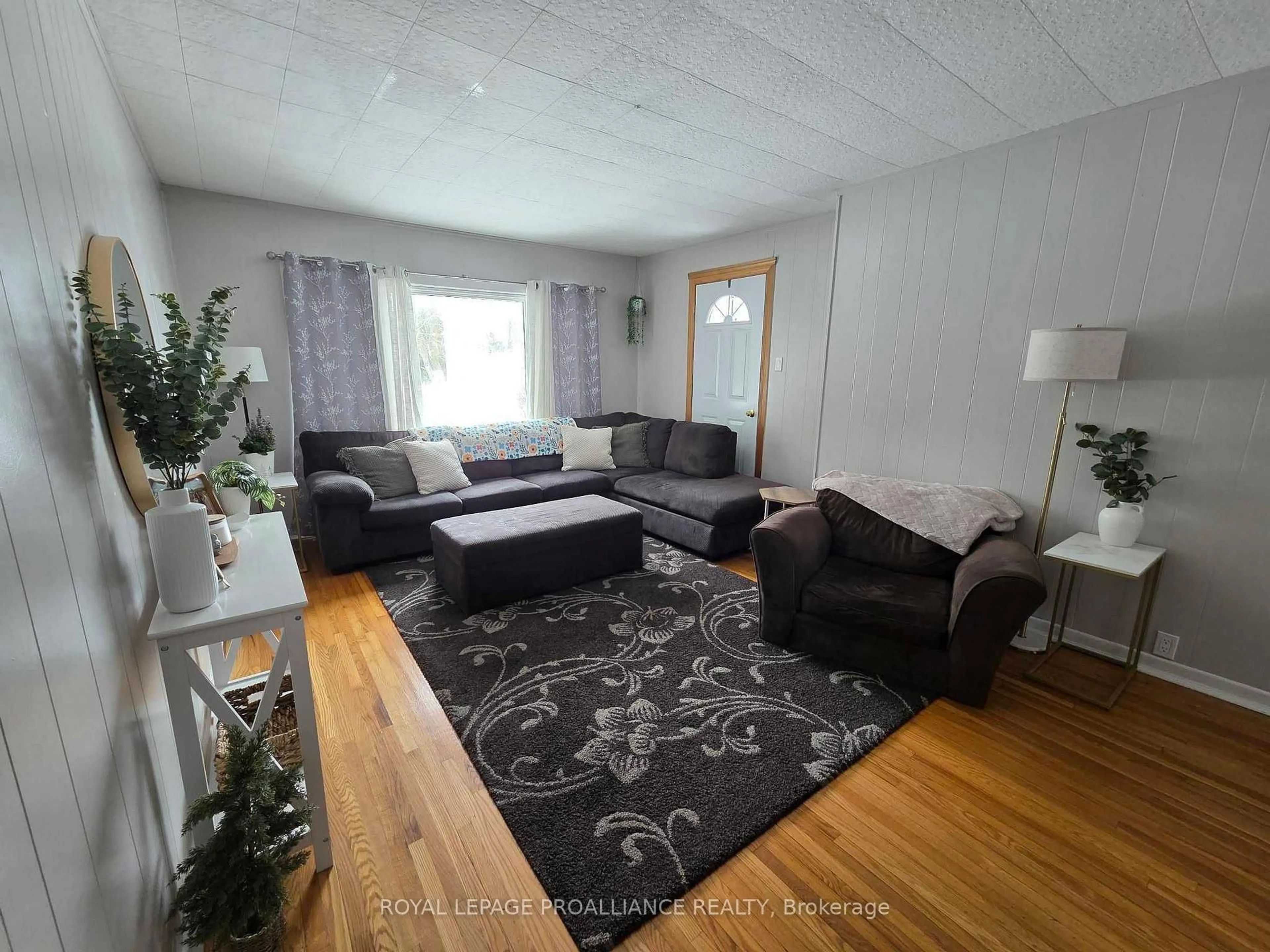 Living room with furniture, unknown for 76 Benjamin St, Belleville Ontario K8P 1P9