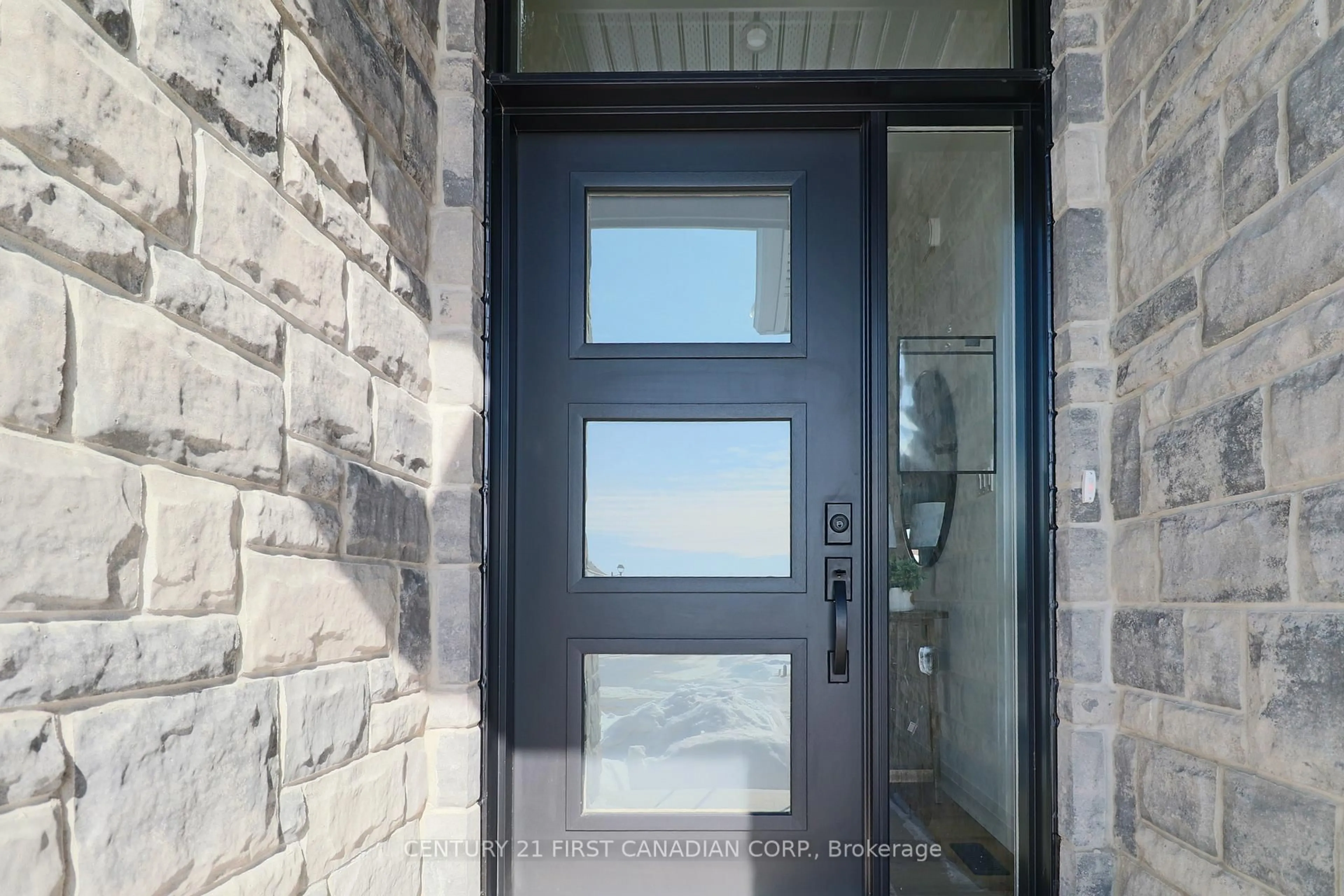 Indoor entryway for 32 Postma Cres #10, North Middlesex Ontario N0M 1A0