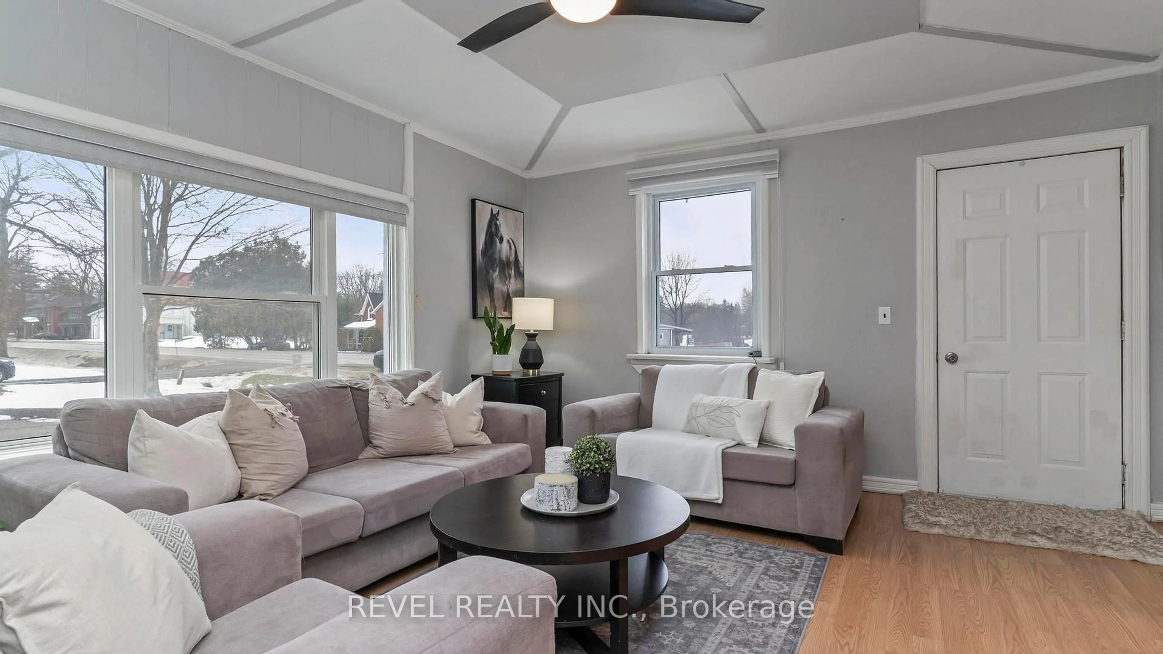 Living room with furniture, unknown for 10299 Ilderton Rd, Middlesex Centre Ontario N0M 2A0