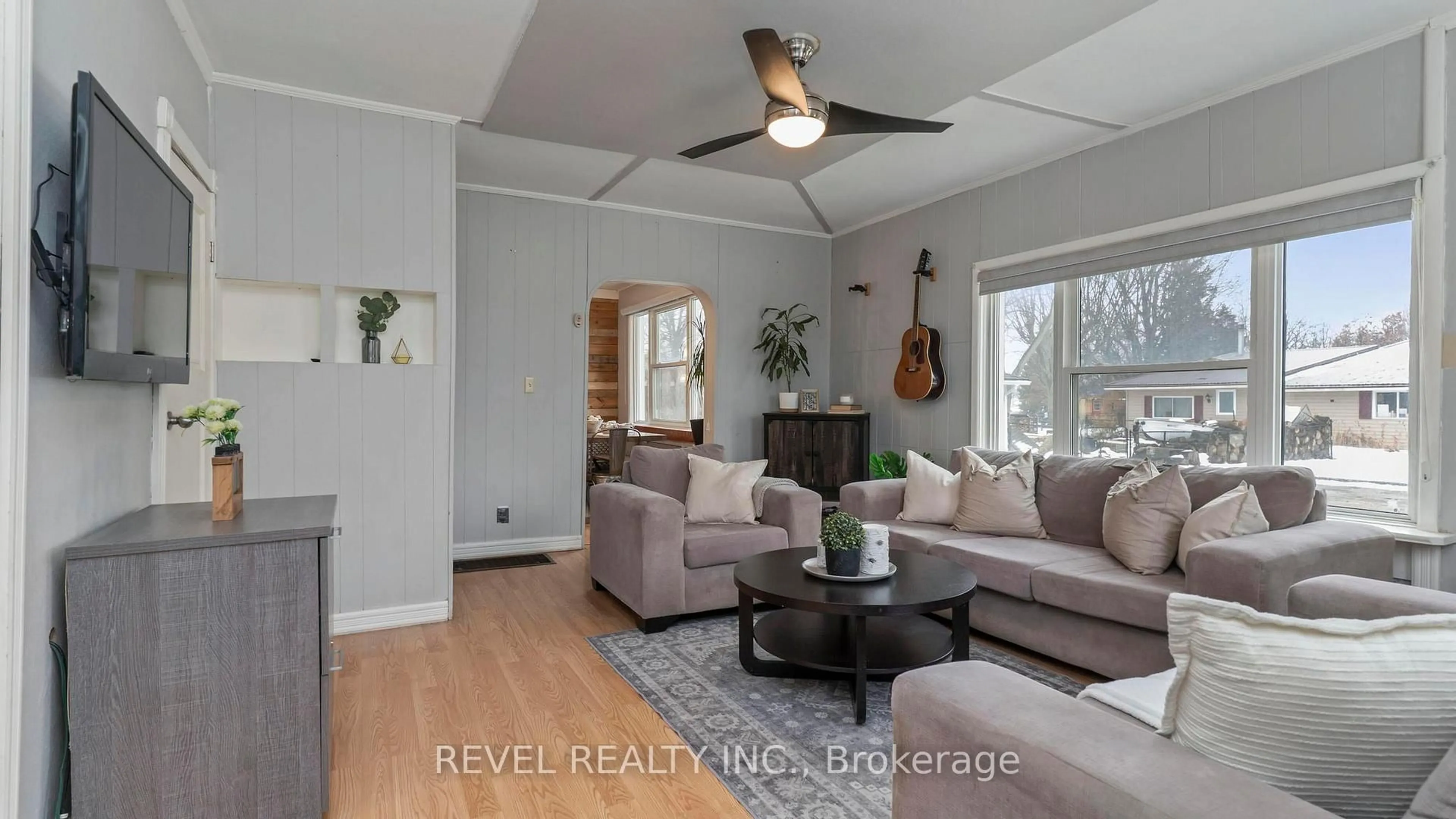 Living room with furniture, unknown for 10299 Ilderton Rd, Middlesex Centre Ontario N0M 2A0