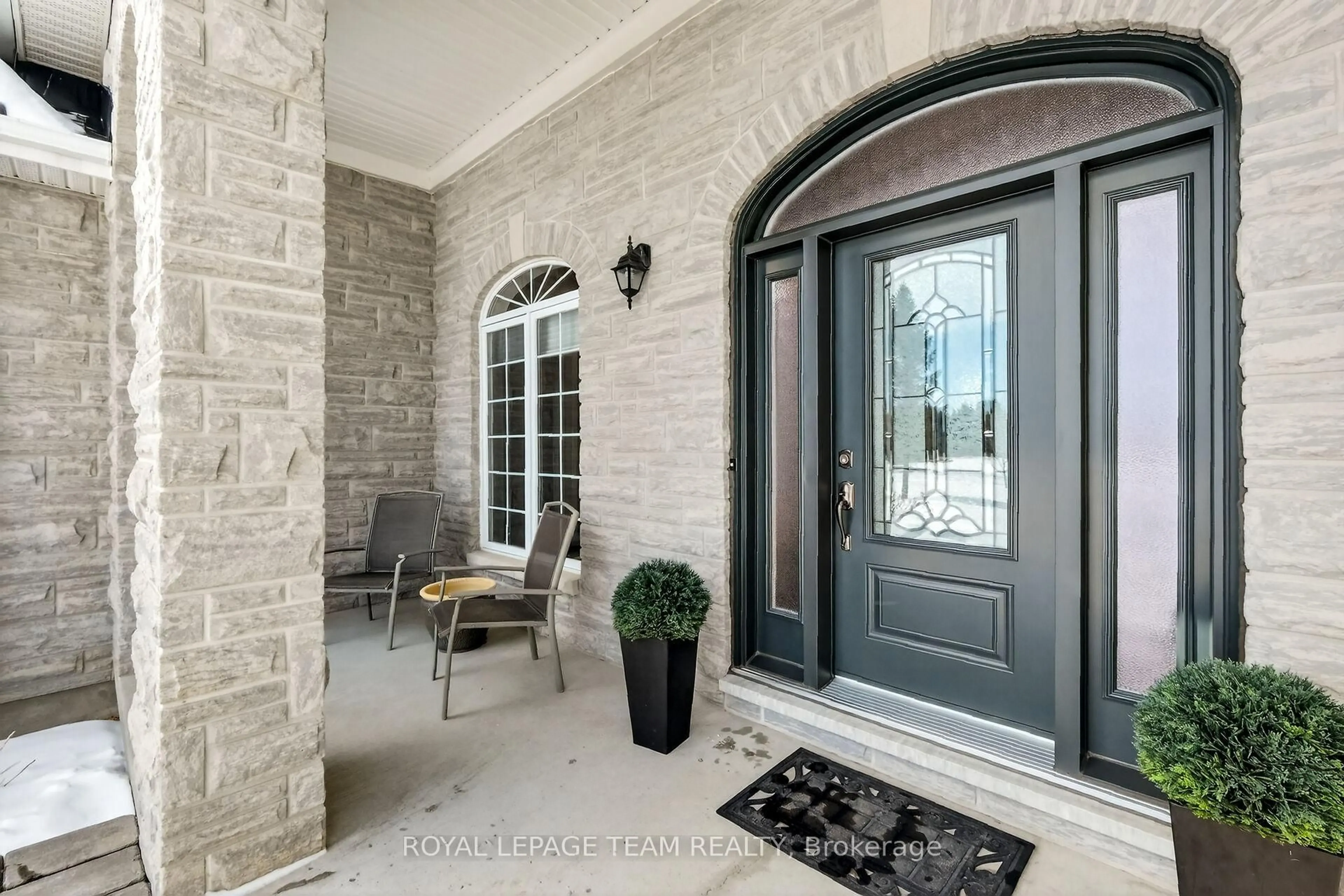 Indoor entryway for 1611 Landel Dr, Ottawa Ontario K2W 1C2