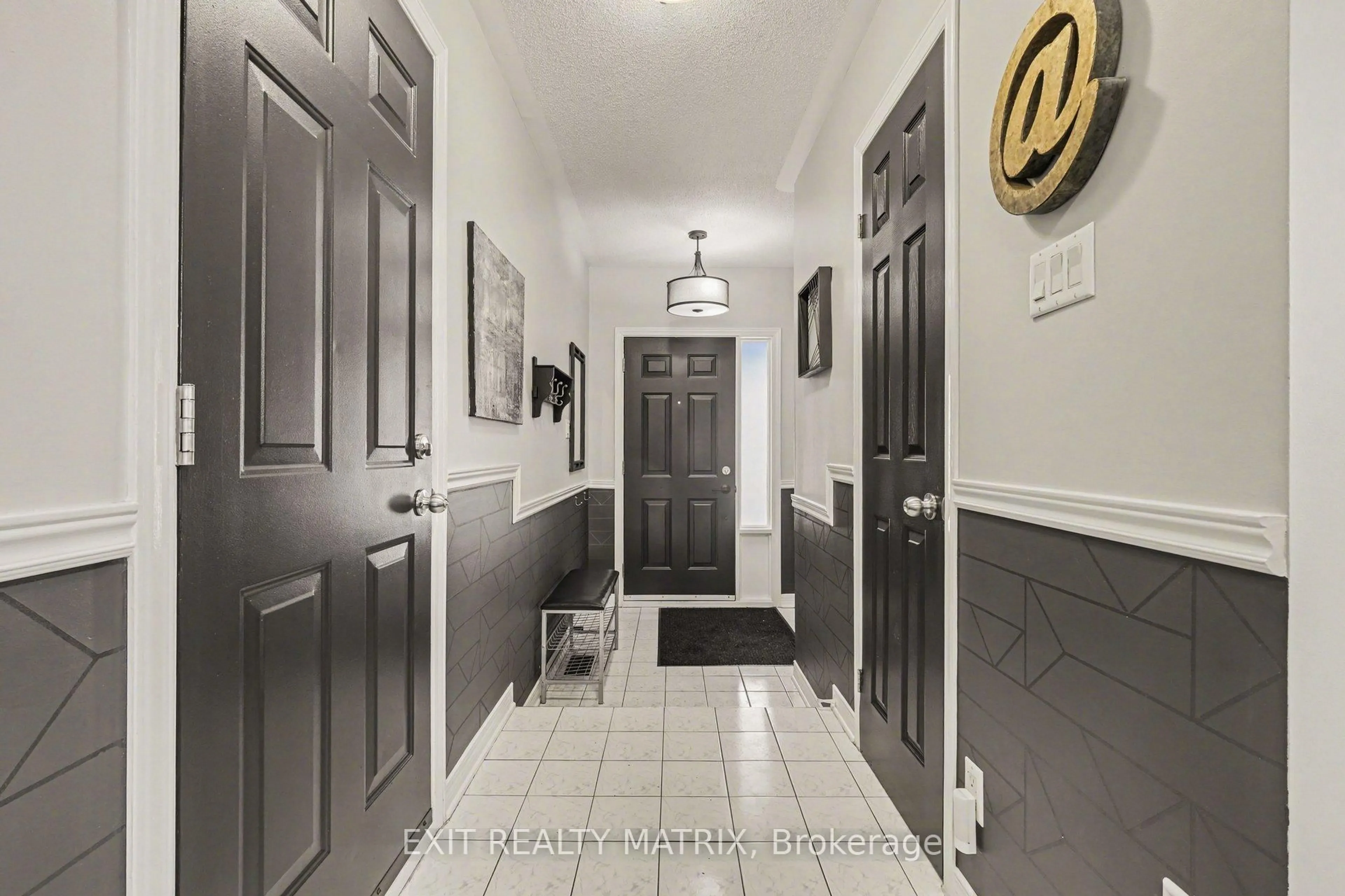 Indoor entryway for 65 Locheland Cres, Ottawa Ontario K2G 6H2